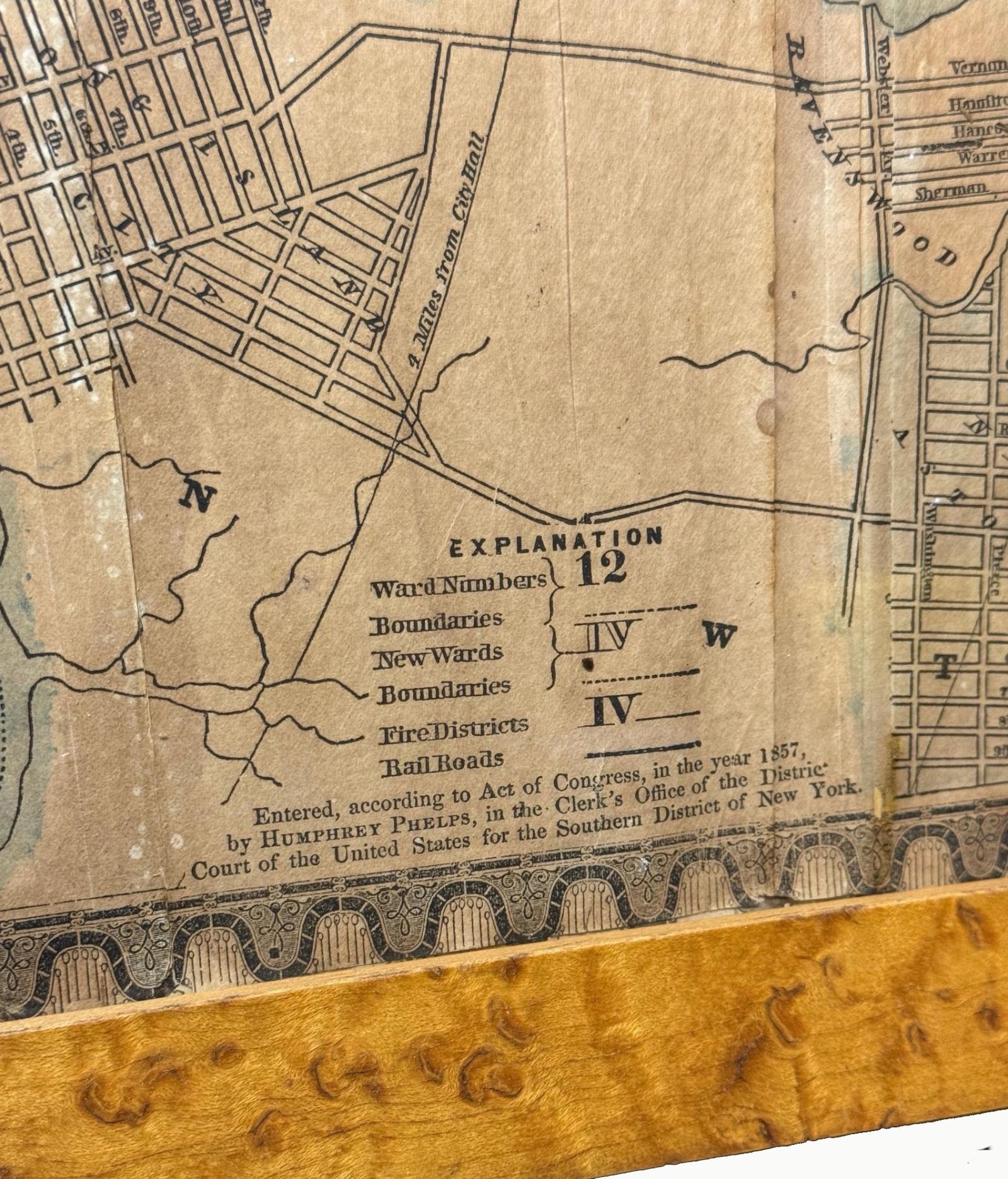 Classique américain Ancienne carte de la ville de New York de 1857 par Humphrey Phelps, encadrée dans du bois d'ébène en vente