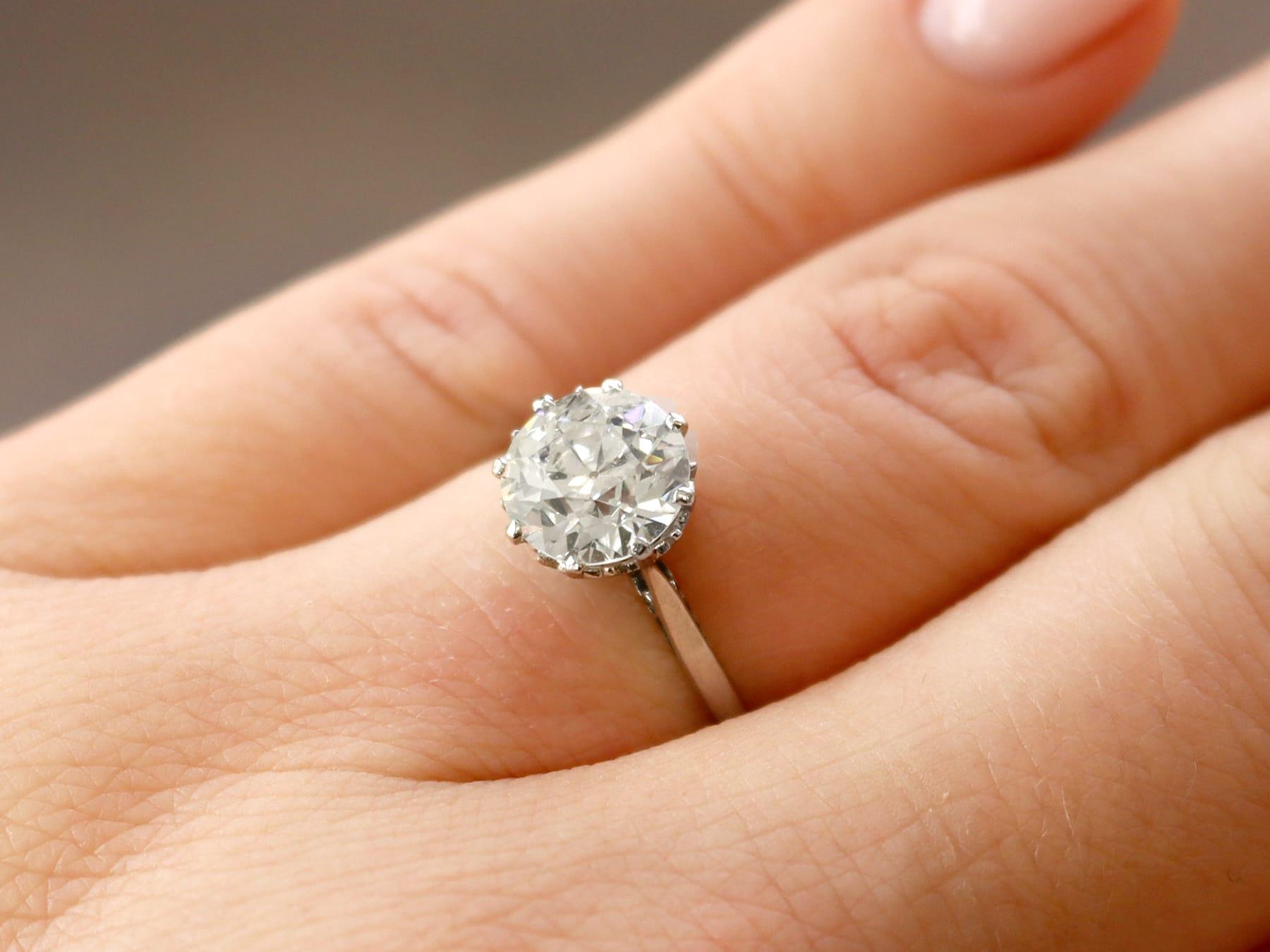 A stunning antique 1920's 1.86 carat diamond and platinum solitaire engagement ring; part of our diverse diamond jewellery and estate jewelry collections.

This stunning, fine and impressive antique diamond solitaire ring has been crafted in