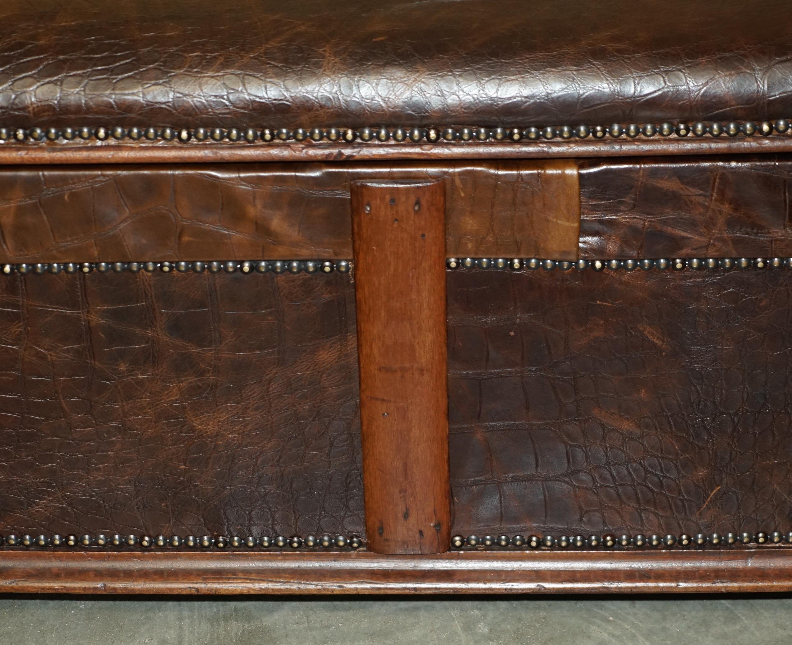ANTiQUE 1860 HARDWOOD ALLIGATOR CROCODILE PATINA MARRONE OTTOMAN TRUNK IN PELLE in vendita 5