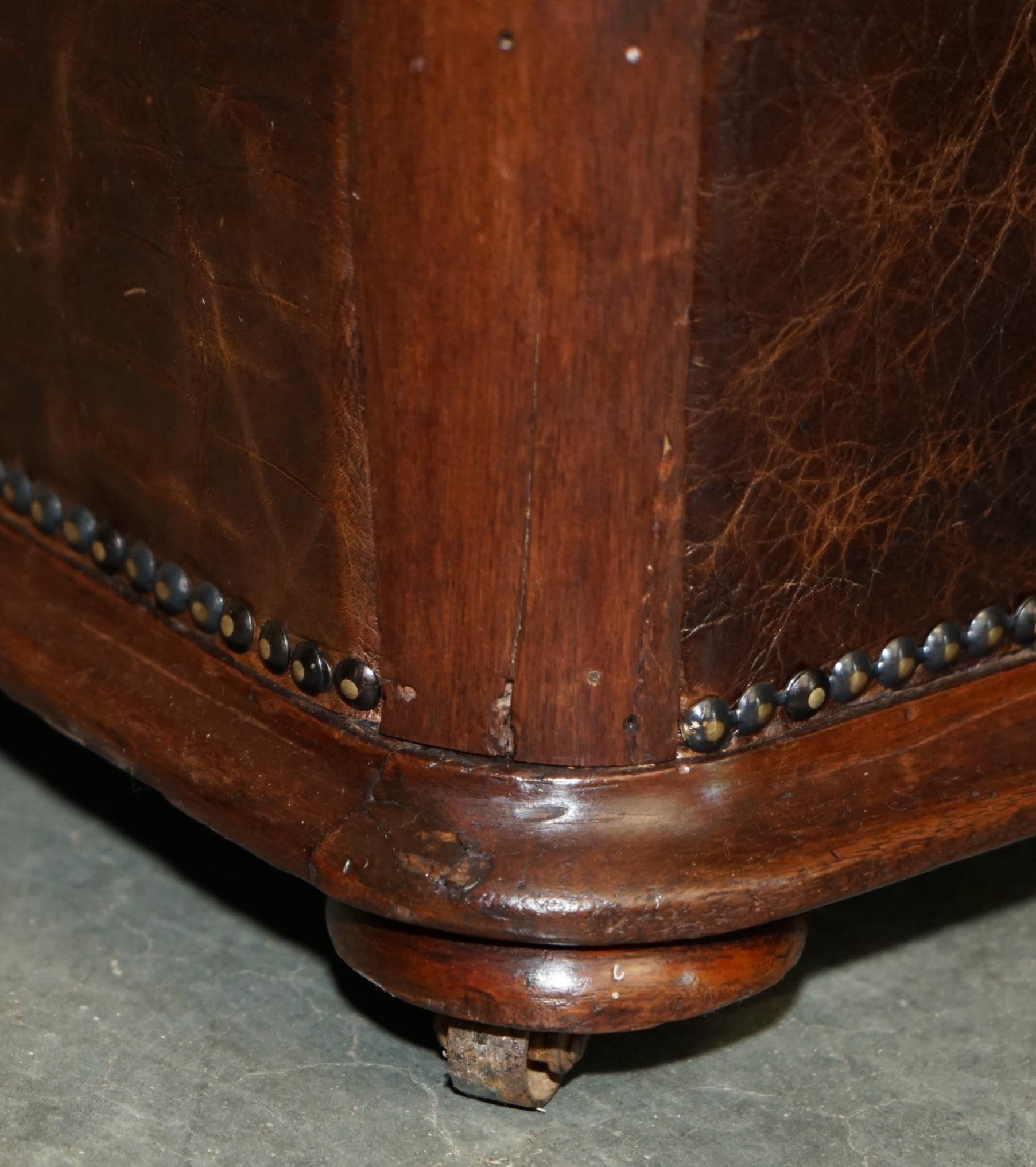 ANTiQUE 1860 HARDWOOD ALLIGATOR CROCODILE PATINA MARRONE OTTOMAN TRUNK IN PELLE in vendita 6