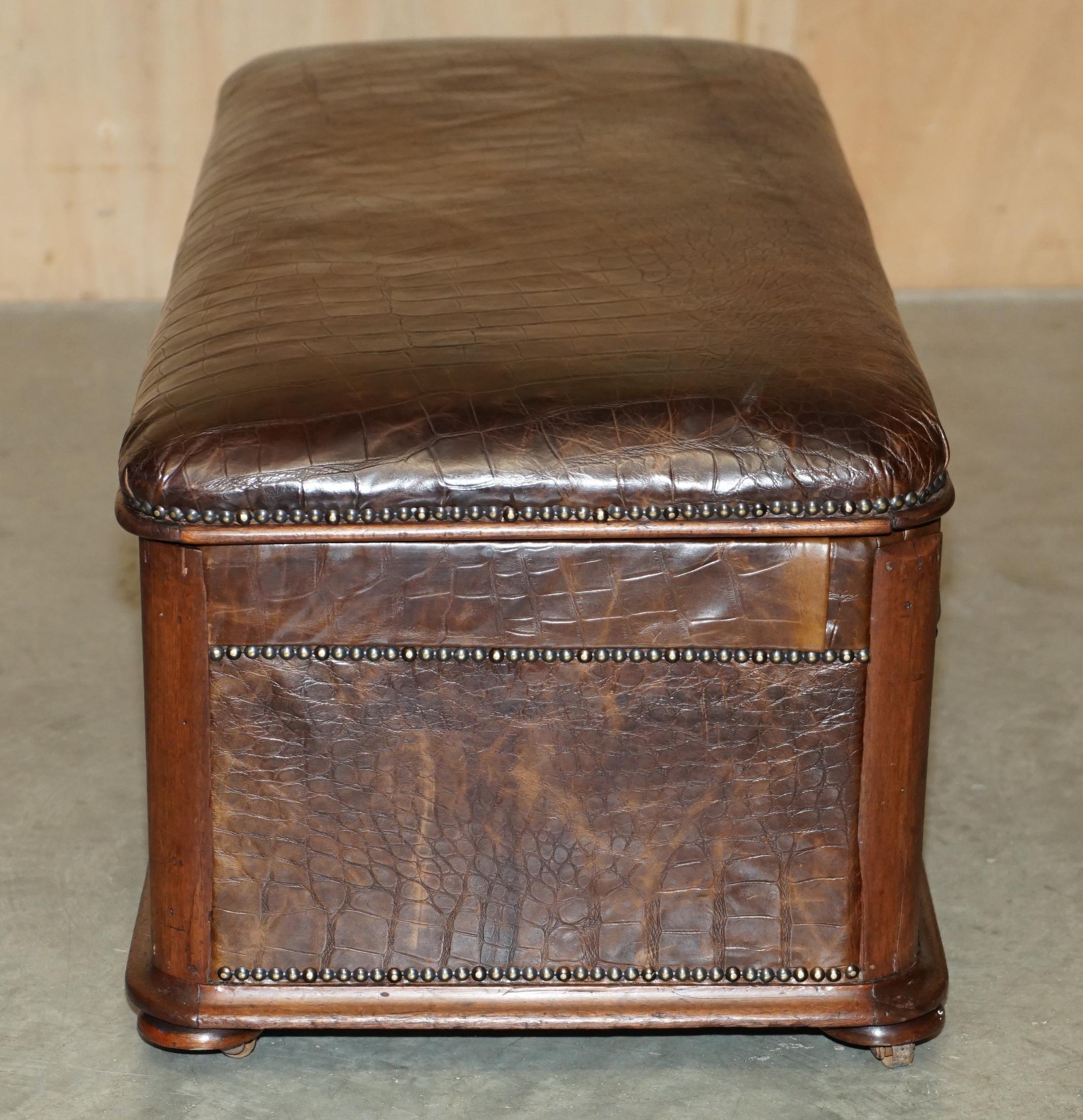 ANTiQUE 1860 HARDWOOD ALLIGATOR CROCODILE PATINA MARRONE OTTOMAN TRUNK IN PELLE in vendita 7