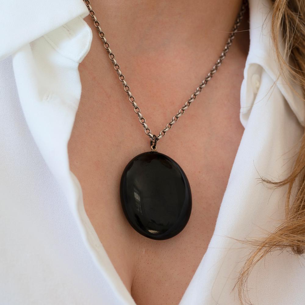Antique 1860s Victorian Jet Mourning Hairwork Pendant Necklace in vendita 1