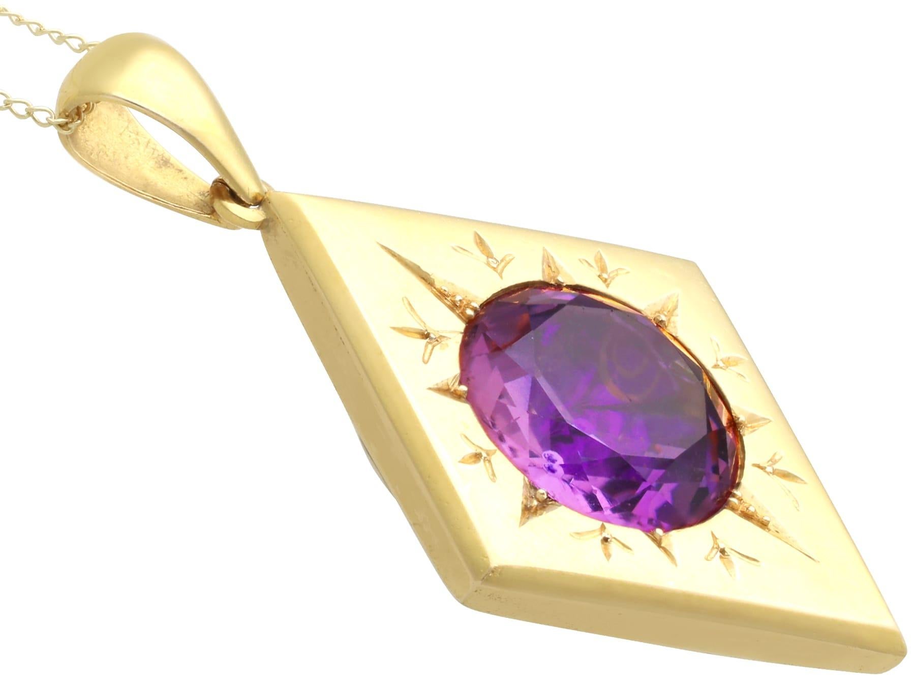 Médaillon ancien en or jaune 18k et améthyste 18.63 carats Circa 1880 en vente 2