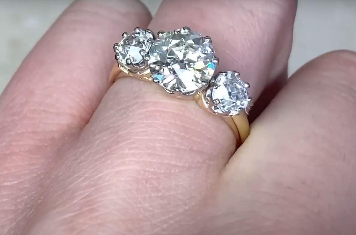 Antique 1.88 Carat Old-Euro Cut Three-Stone Diamond Engagement Ring, VS1 Clarity In Excellent Condition For Sale In New York, NY