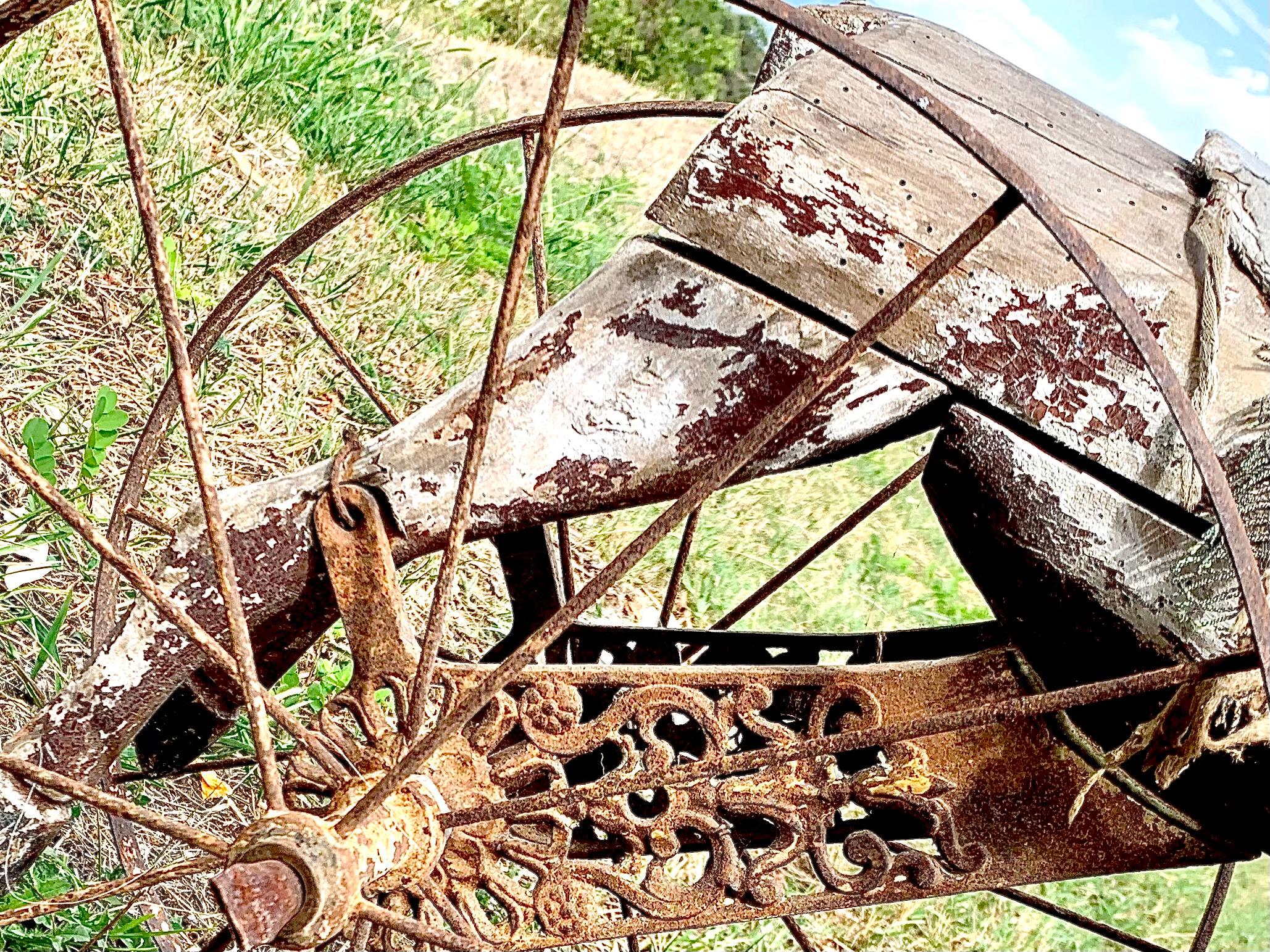 Antike 1860 Kinder Tricycle Pferd Glas Augen Holz Metall Stoff (Mittleres 19. Jahrhundert) im Angebot