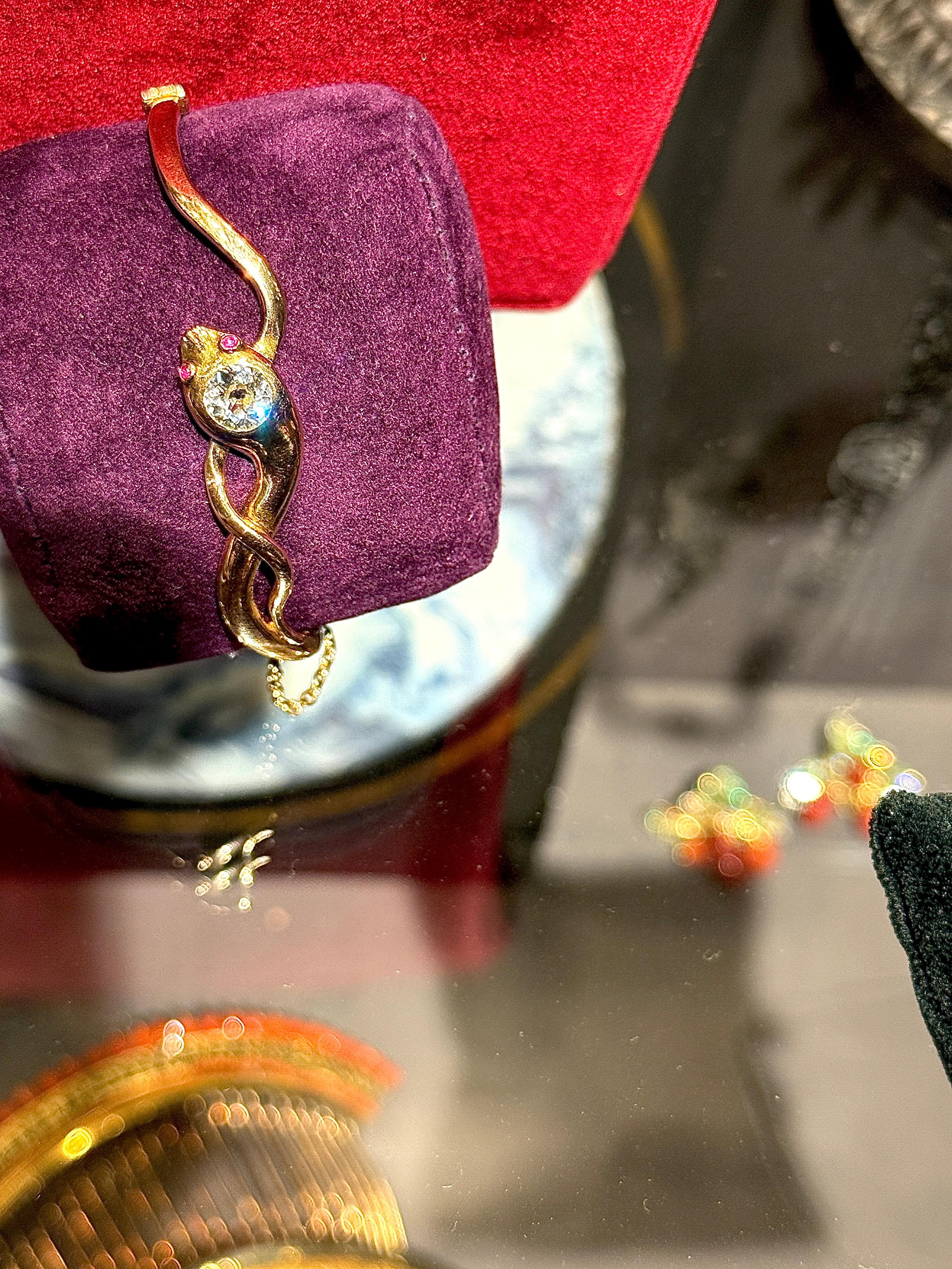 Antico bracciale a serpente del 1880 con occhi di rubino e diamante da 1 carato in oro 14 carati in vendita 2