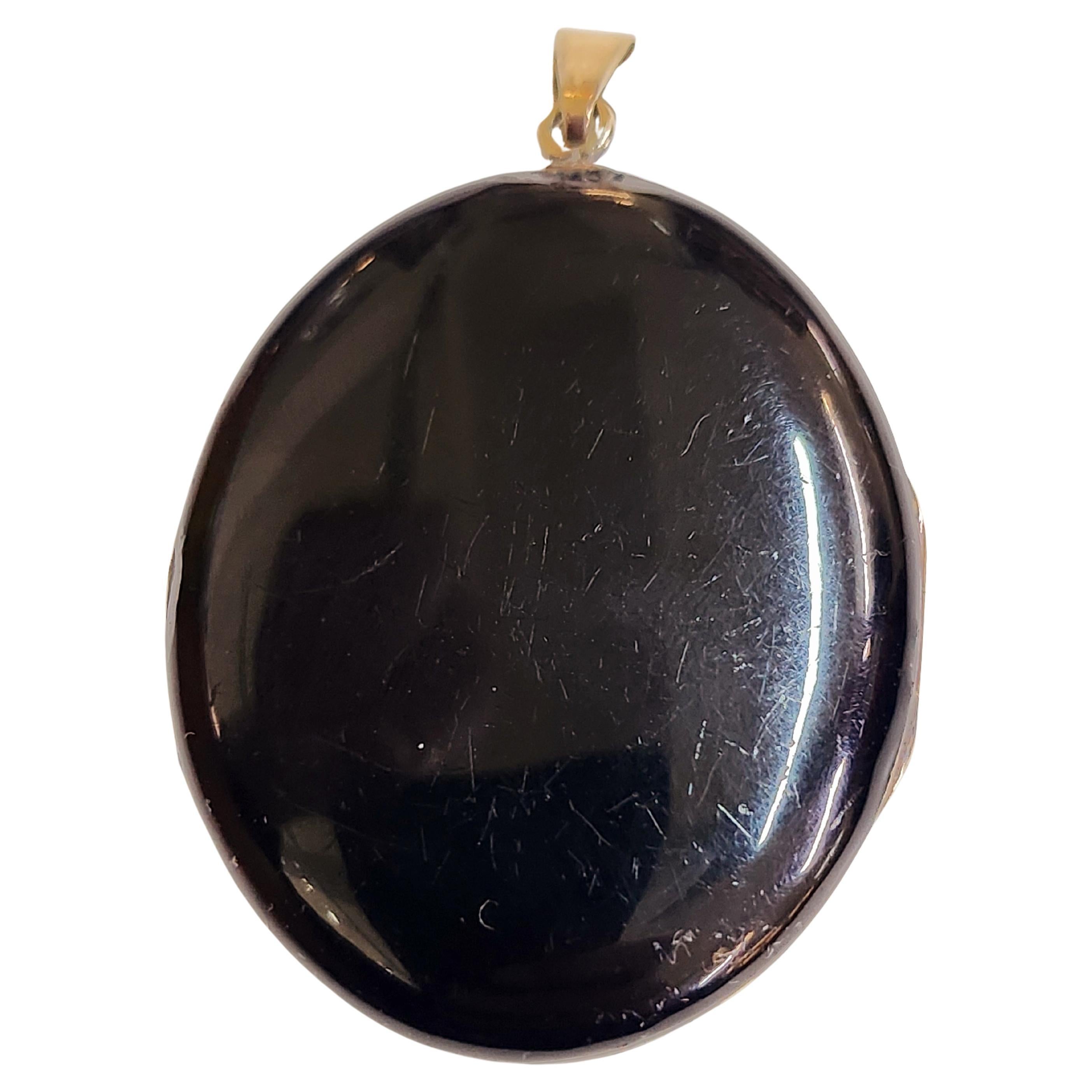 Antiguo Colgante Relicario de Esmalte Negro de 1880 en venta 1