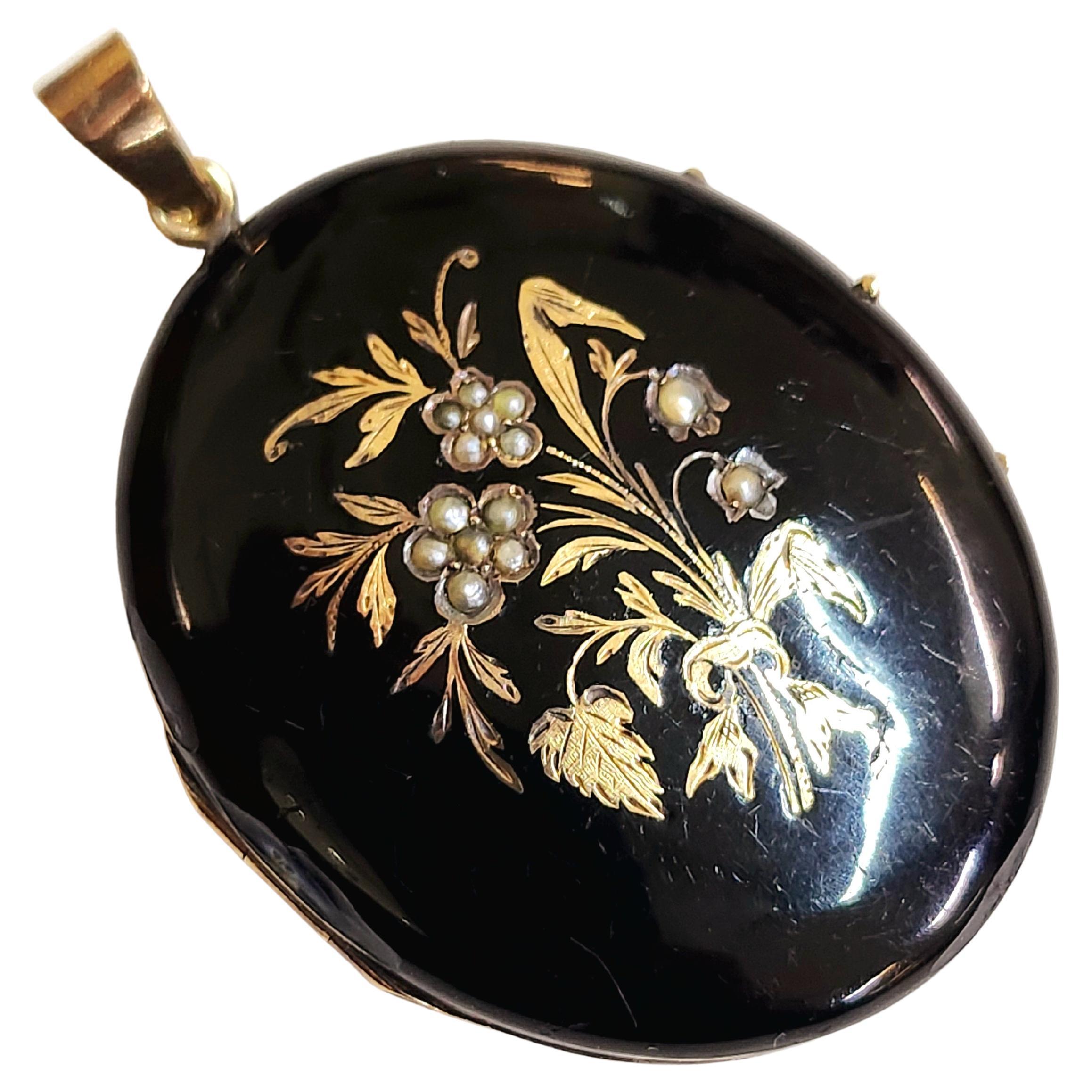 Antiguo Colgante Relicario de Esmalte Negro de 1880 en Bueno estado para la venta en Cairo, EG