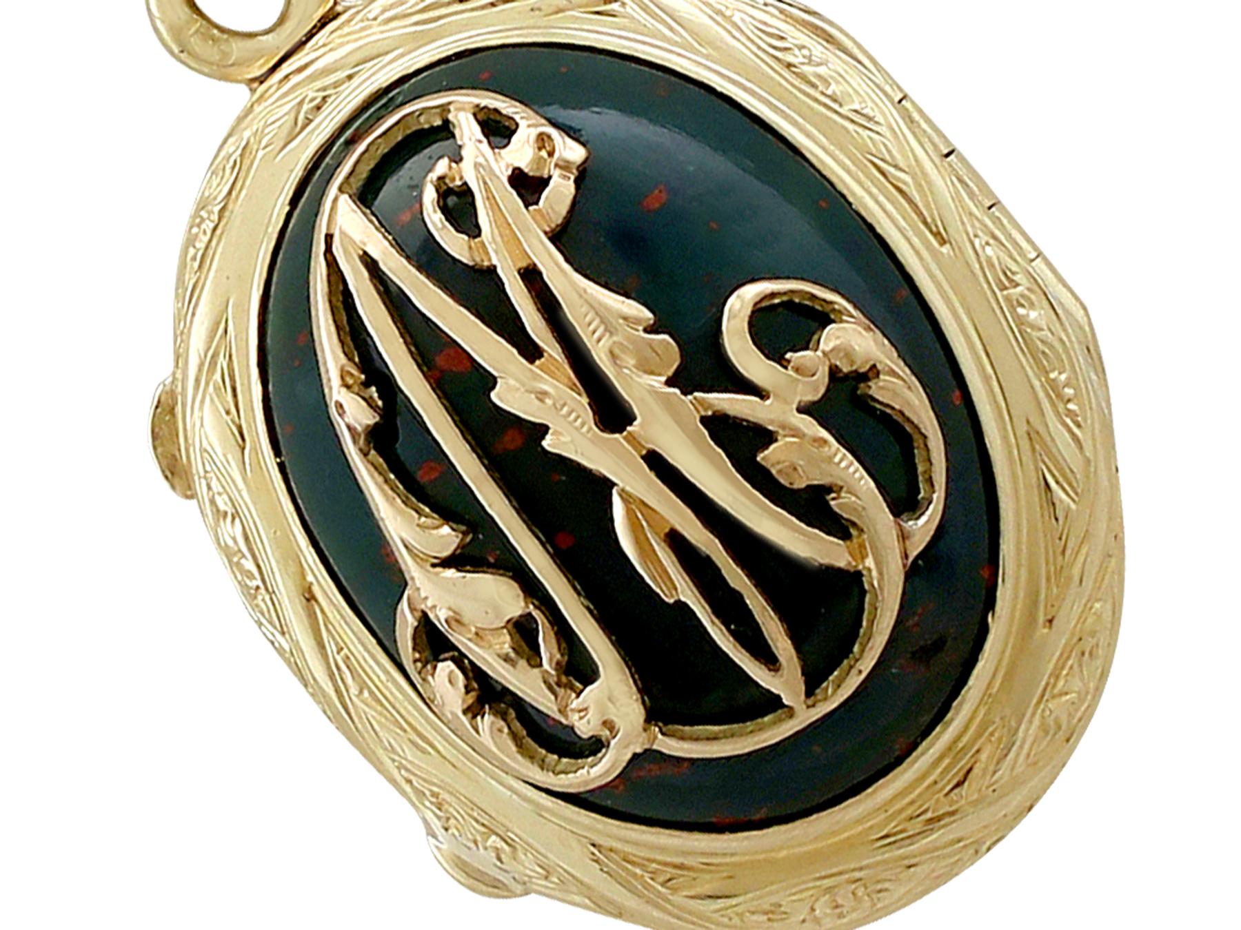 Antique 1880s Bloodstone and Yellow Gold Locket In Excellent Condition In Jesmond, Newcastle Upon Tyne