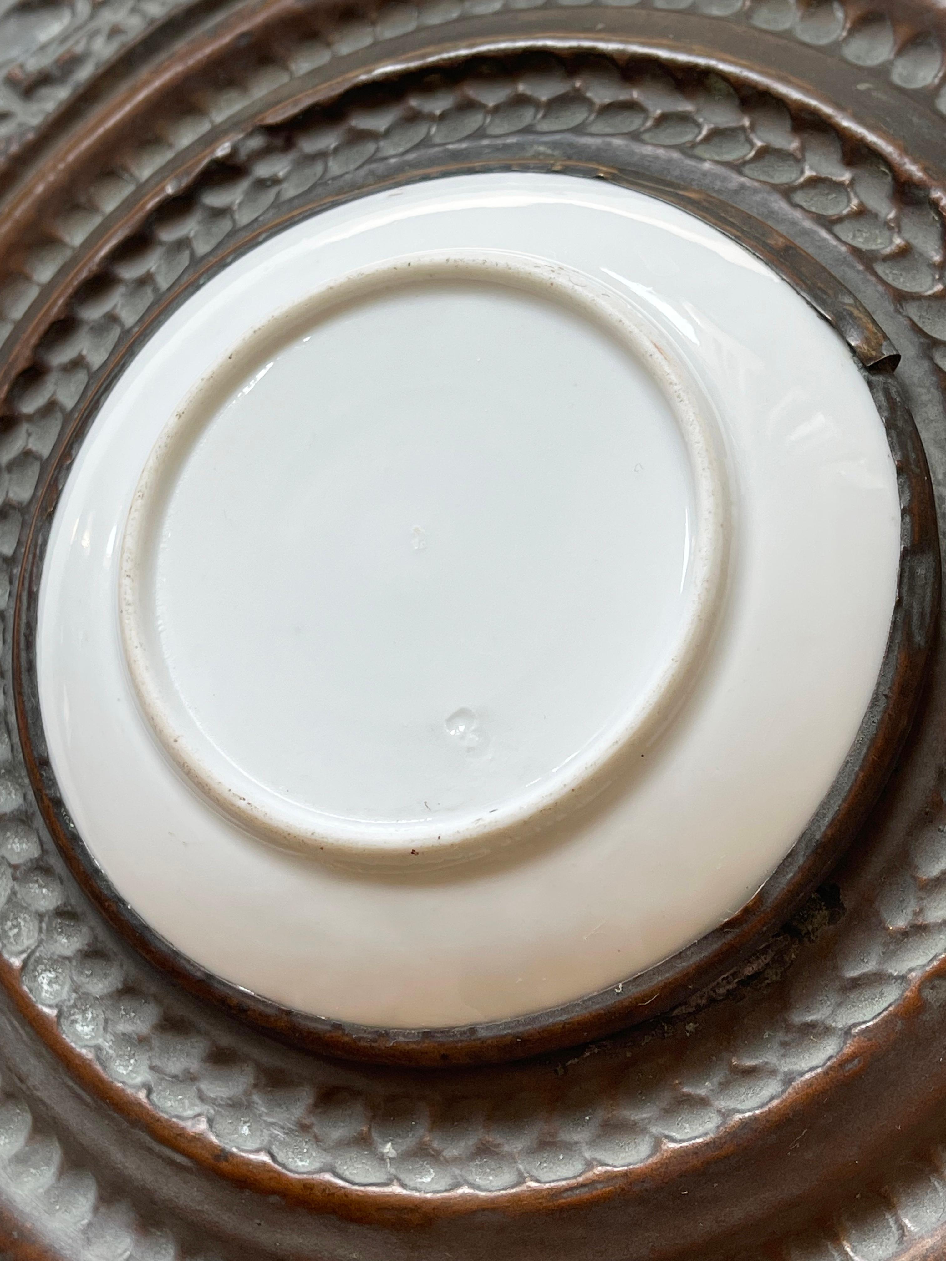 Assiettes anciennes en laiton et porcelaine des années 1880, ensemble de 3 portraits peints à la main, Allemagne en vente 2
