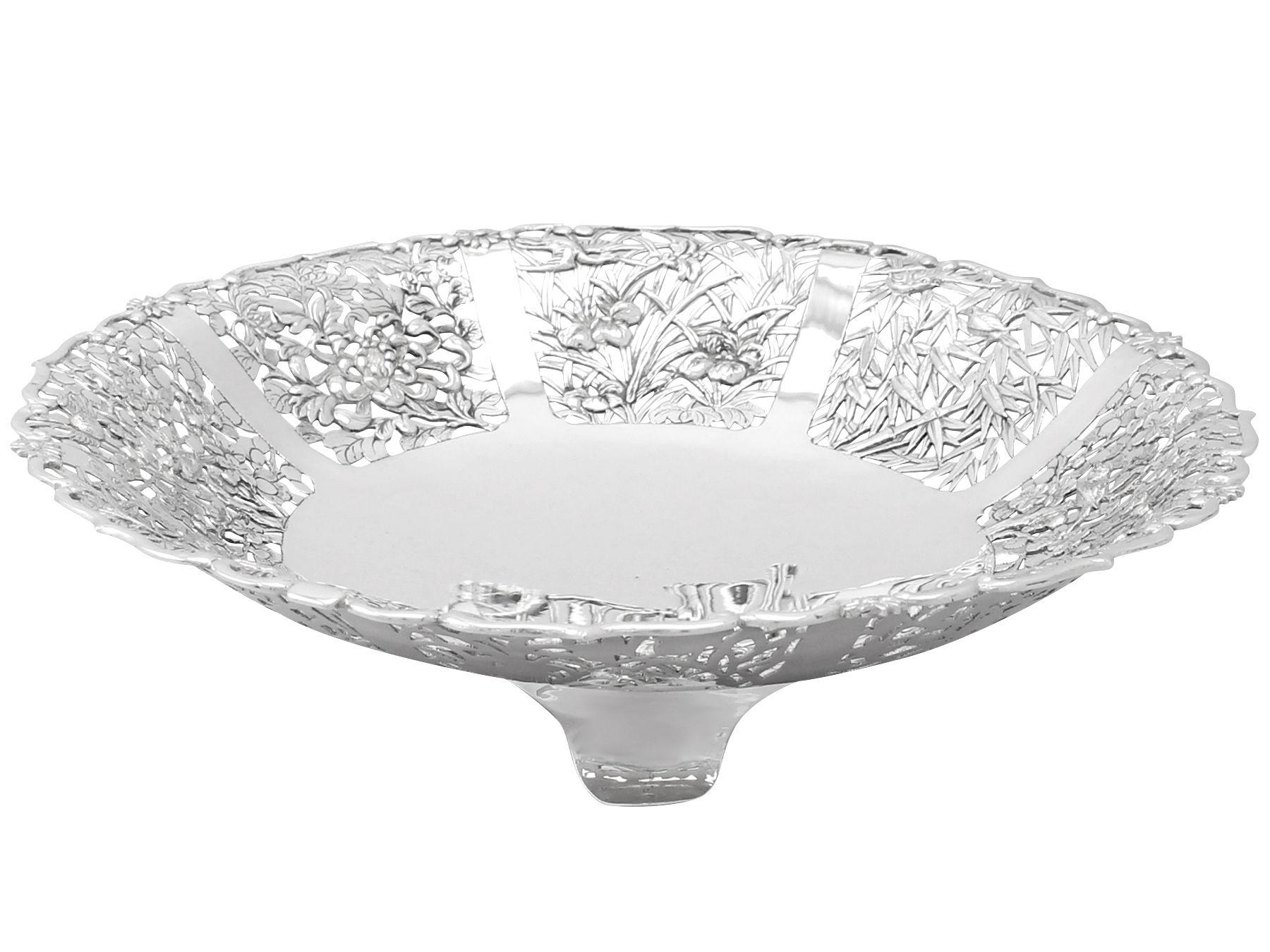 An exceptional, fine and impressive, large antique Chinese Export Silver fruit dish; part of our Chinese / Asian silverware collection.

This exceptional antique Chinese Export Silver (CES) fruit dish has a circular rounded form onto three plain