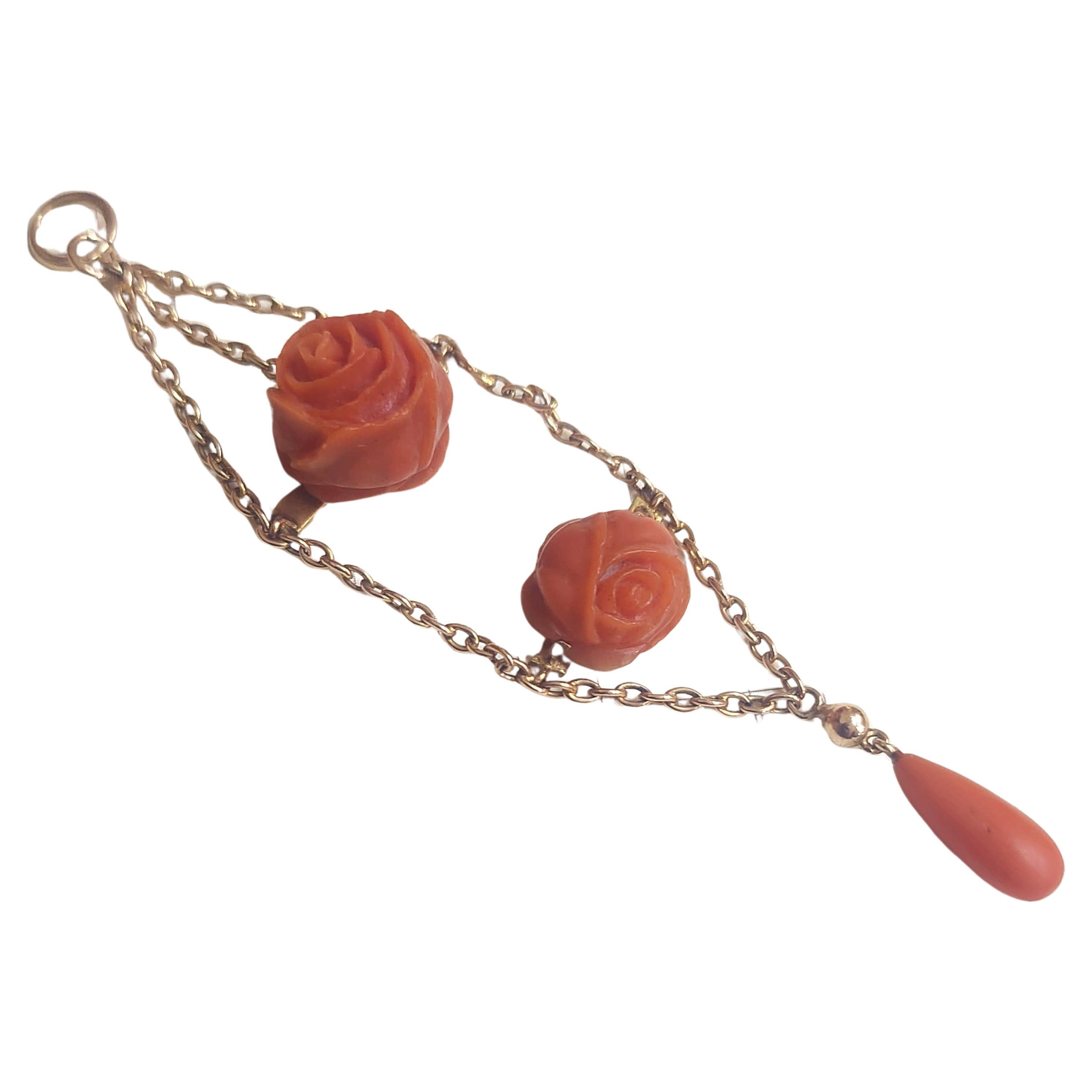 Antique 1880s Coral Flower Gold Pendant In Good Condition For Sale In Cairo, EG