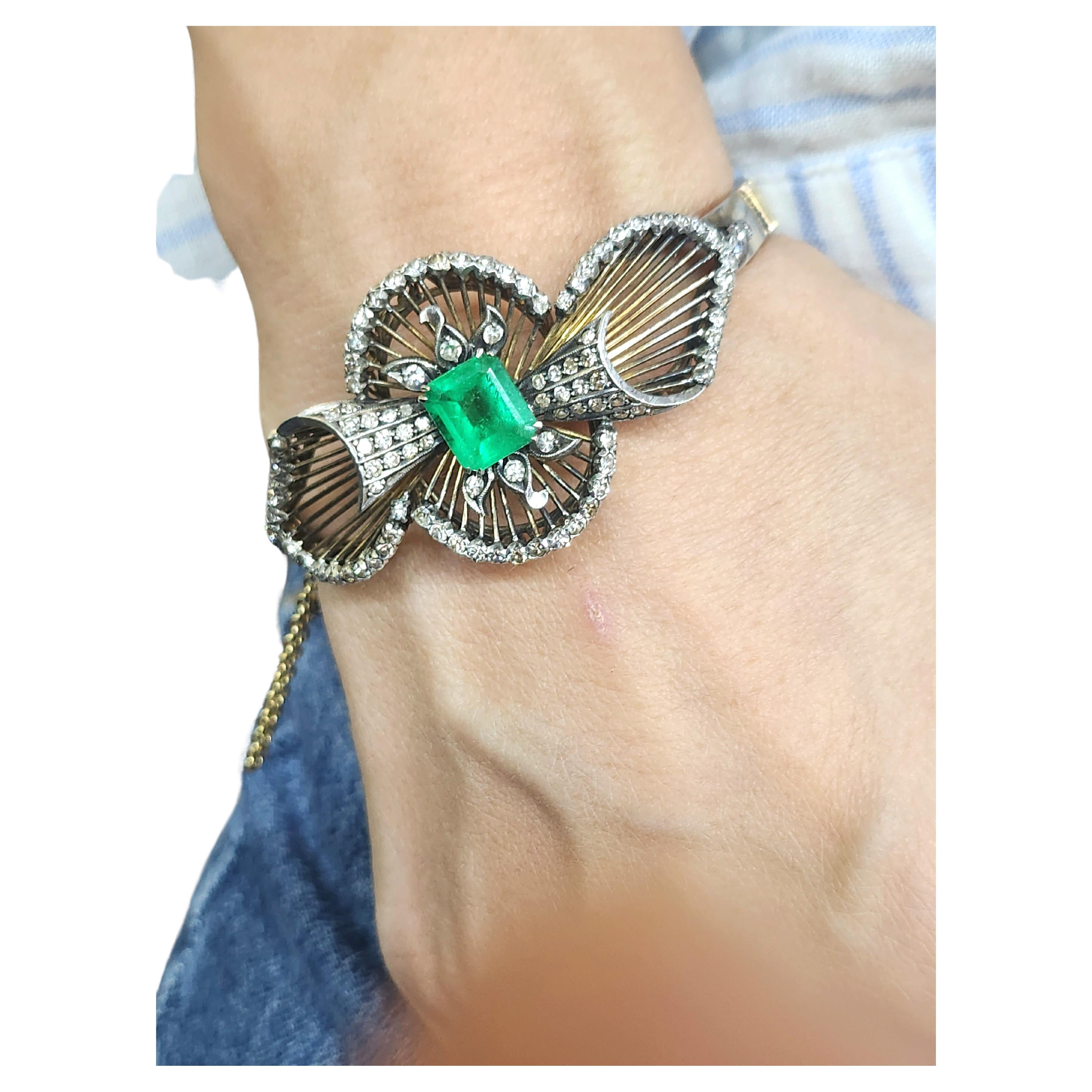 Antique Emerald And Diamond Gold Bangle Bracelet For Sale 3
