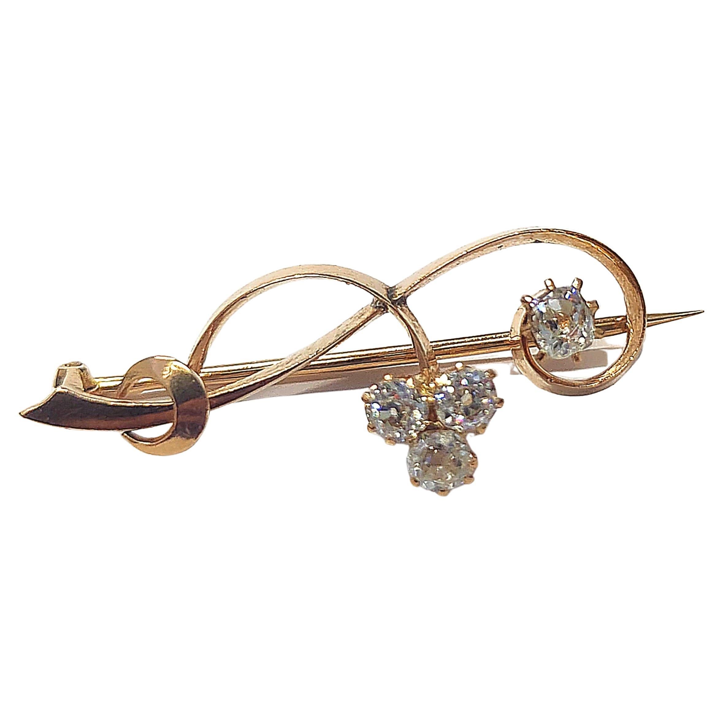 Antique 1880s Old Mine Cut Diamond Russian Gold Brooch In Good Condition For Sale In Cairo, EG