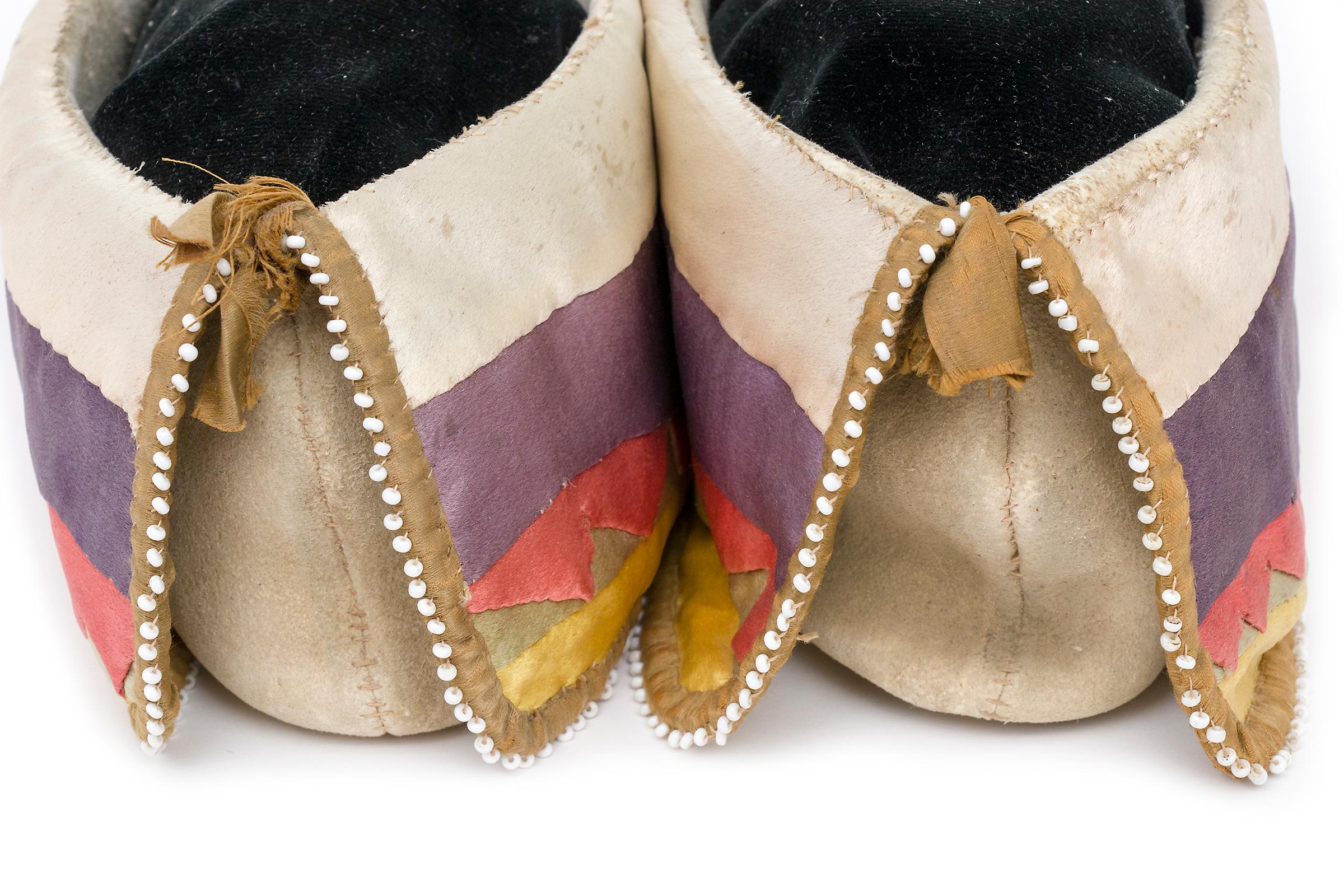 Antiguos mocasines de cuero de las llanuras de 1880, Tribu Potawatomi, Bosques del Noreste en Bueno estado para la venta en Denver, CO