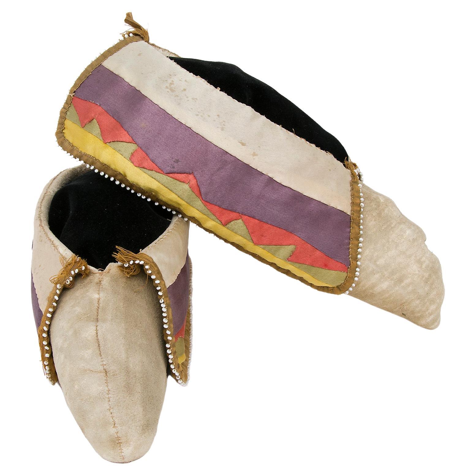 What does moccasins mean in Native American?