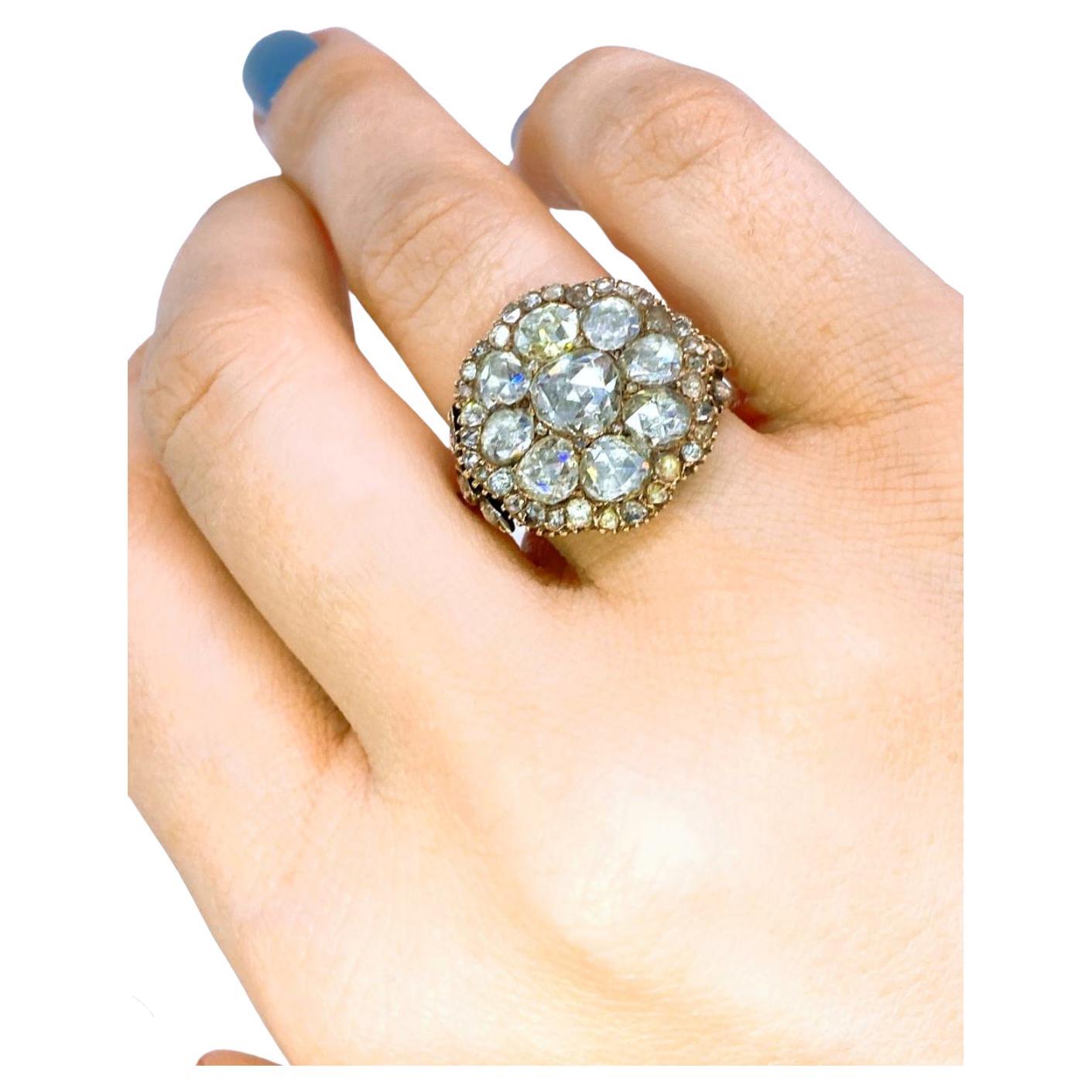  Anillo antiguo de oro de 18 quilates con un peso estimado de diamantes de 6 quilates en facetas de talla rosa completa color H blanco excelente brillo con diámetros de diamantes de 6,85 mm y 5,95 mm en mano de obra detallada diámetro de la cabeza