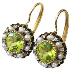 Antique 1880s Russian 2.40 Carats Peridot Gold Earrings