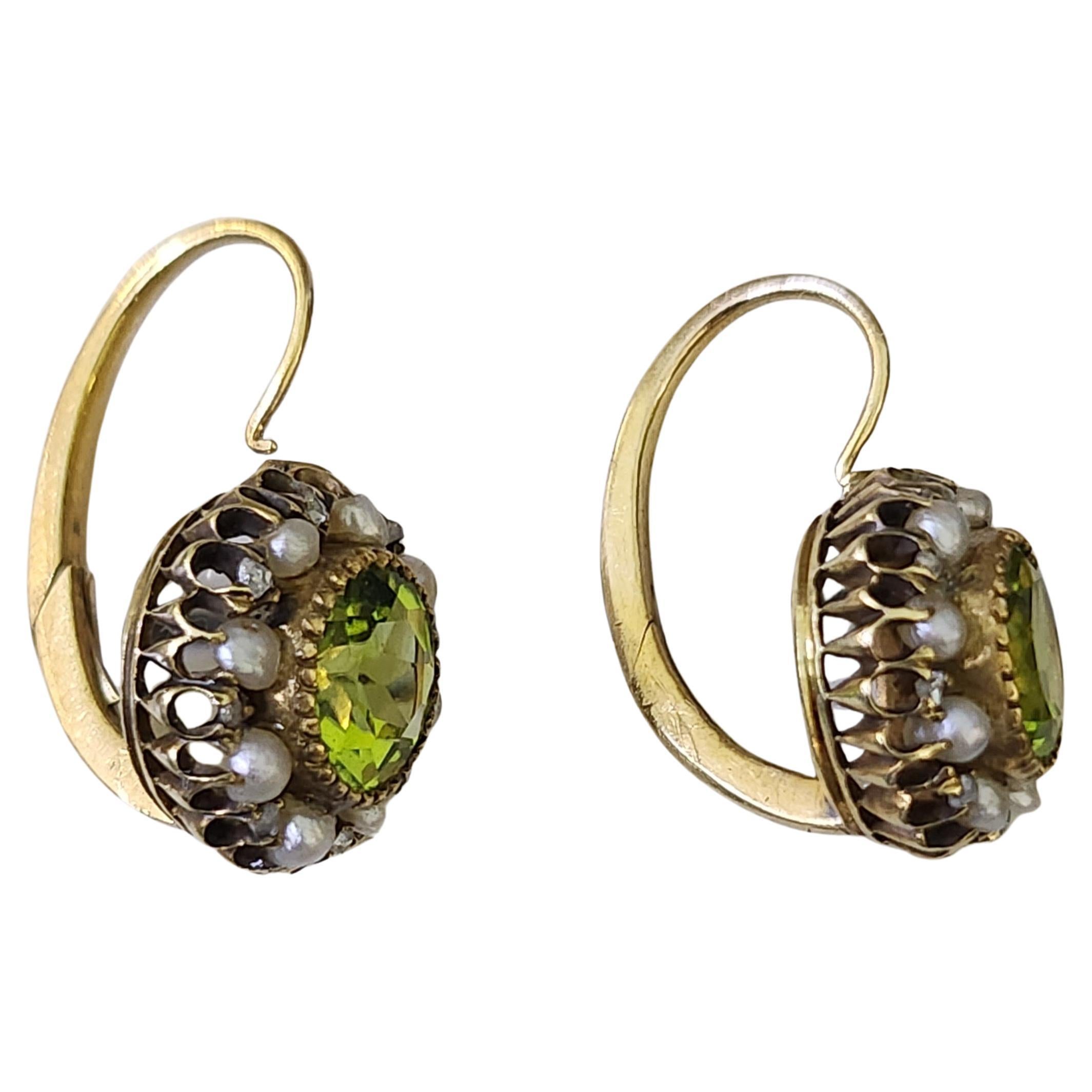 Antique 1880s Russian 2.40 Carats Peridot Gold Earrings For Sale 1