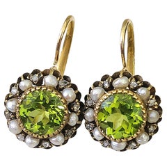 Antique 1880s Russian 2.40 Carats Peridot Gold Earrings