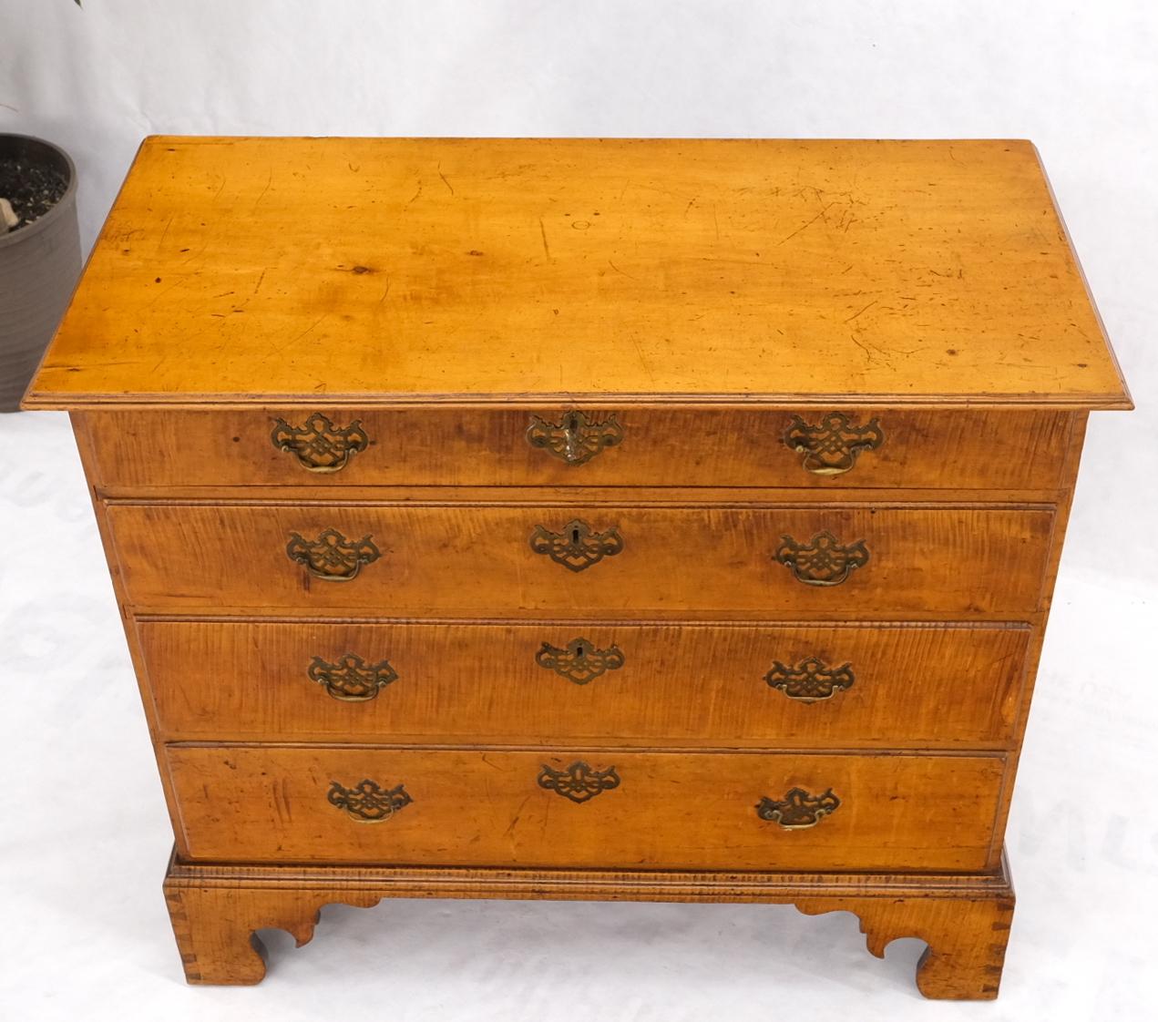 Antique 1880s Tiger Maple Chippendale Style Bachelor Chest Drawers Dresser For Sale 4