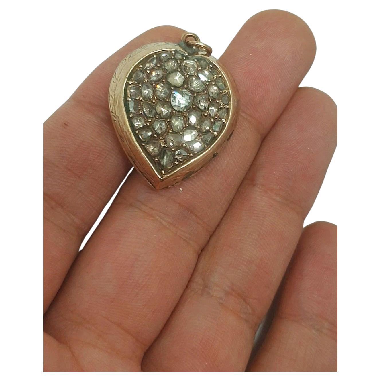 Pendentif cœur Vicotrian ancien des années 1880 en or avec diamants taille rose en vente 1