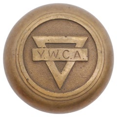 Antique poignée de porte des collectionneurs YWCA en bronze massif de 1887