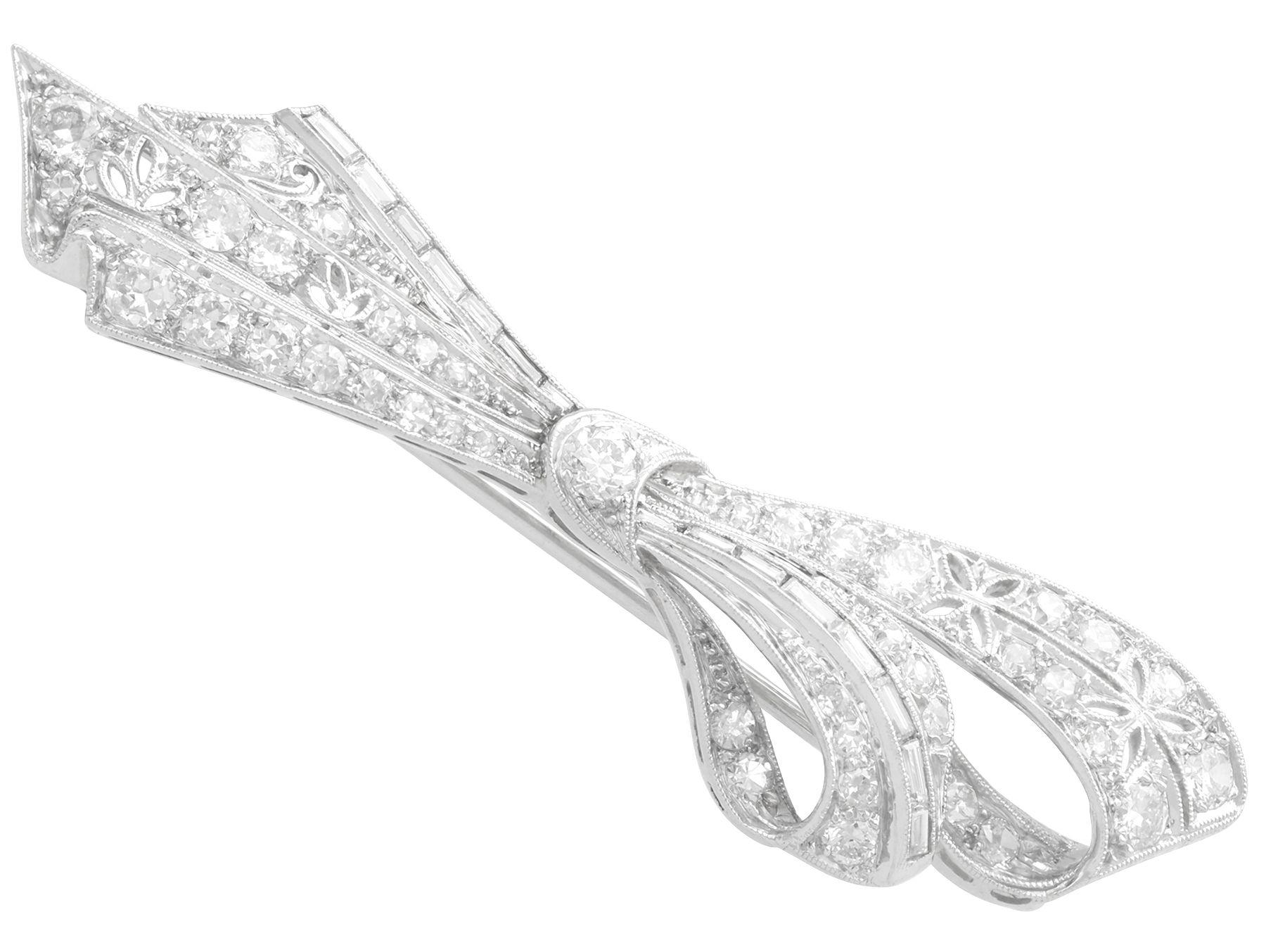 Antique 1.89 Carat Diamond and Platinum Bow Brooch Circa 1930 In Excellent Condition For Sale In Jesmond, Newcastle Upon Tyne
