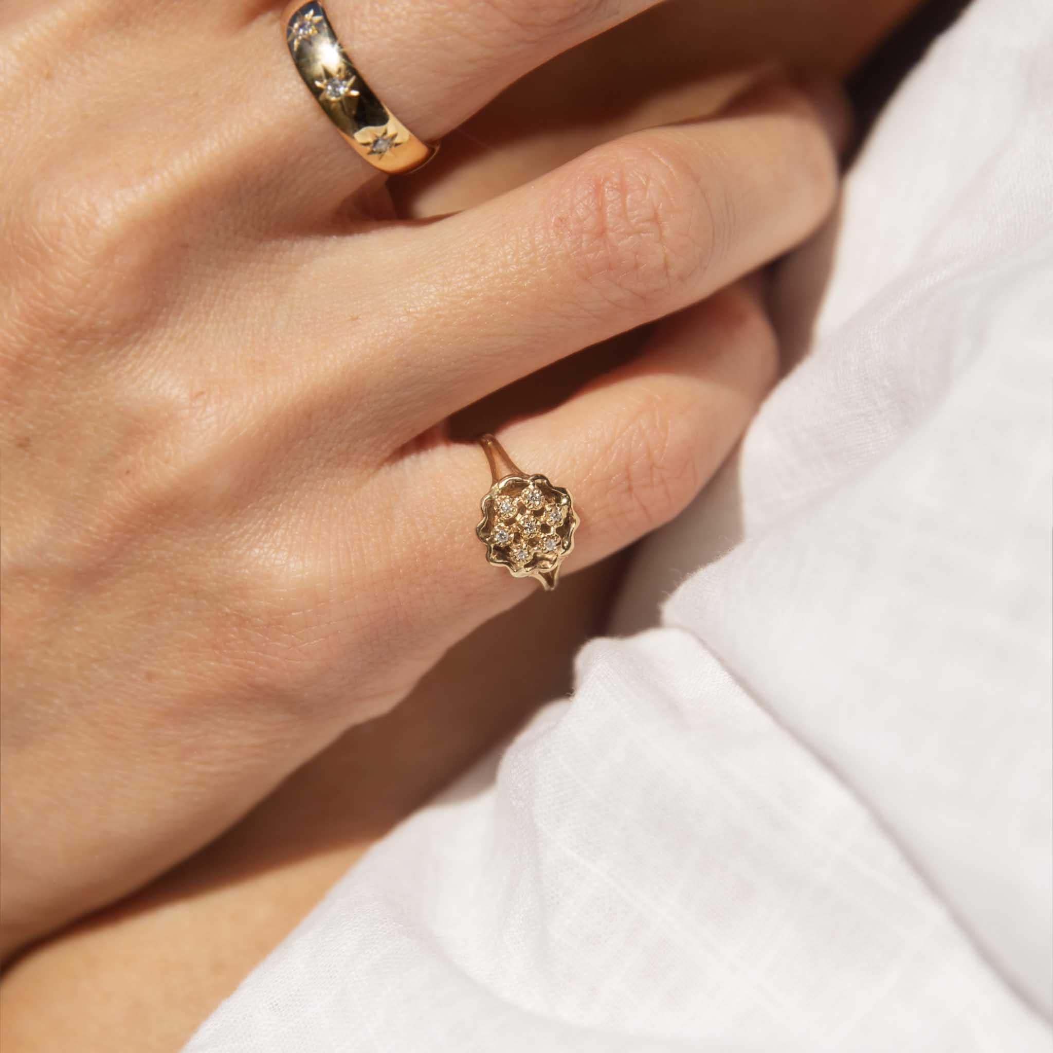 Round Cut Antique 1890s Early Australian Diamond Band 18 Carat Yellow Gold For Sale