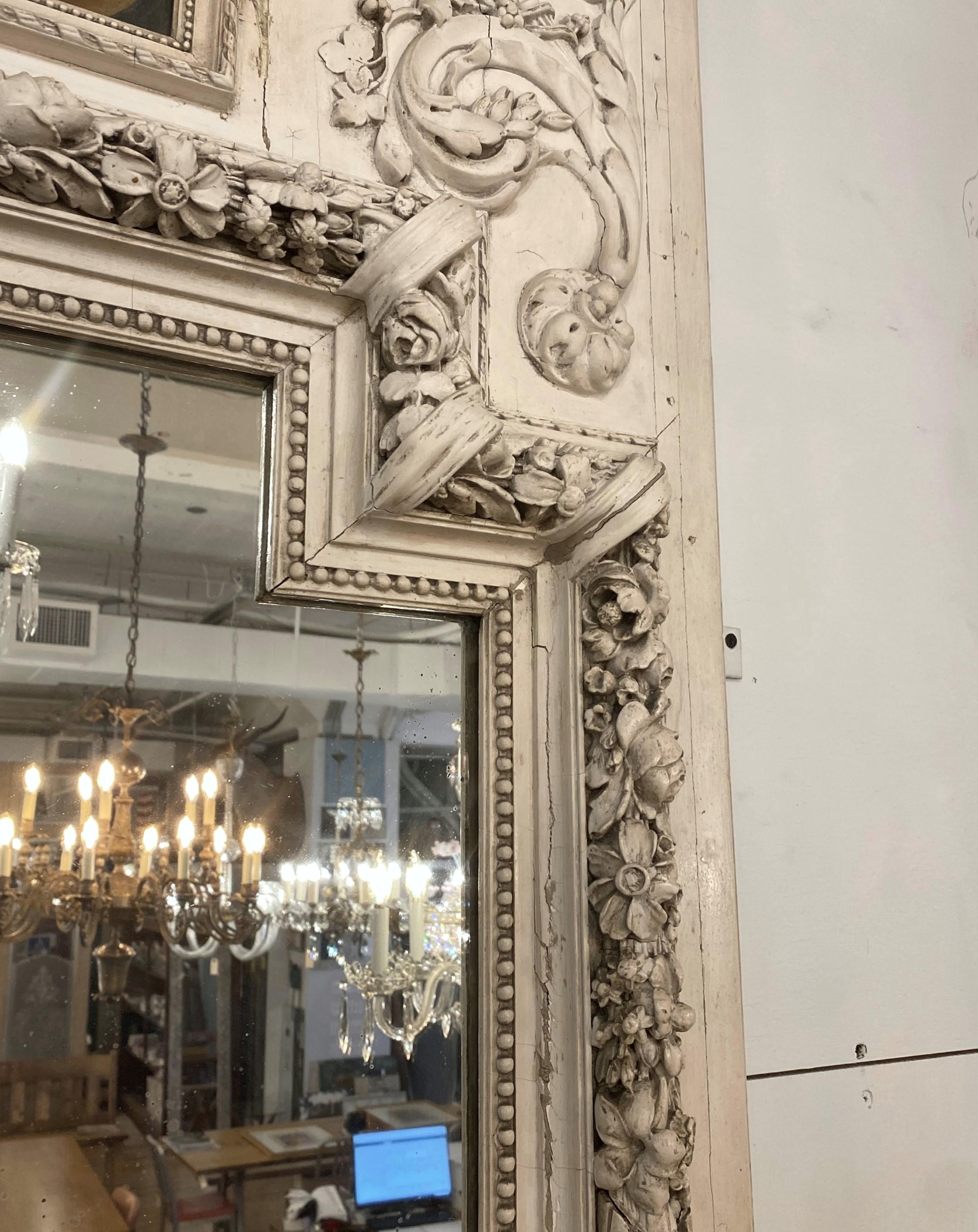 Antike 1890er Französisch Trumeau Weiß Holz Kaminsims-Spiegel (Gips) im Angebot