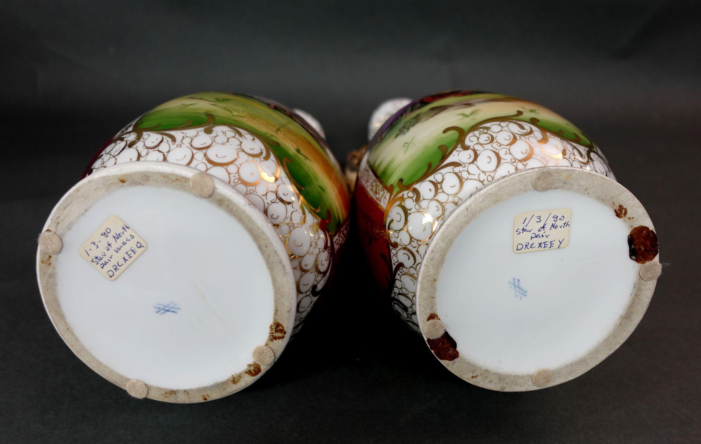 Paire de vases autrichiens victoriens anciens Amorous des années 1890 « Marqués » en vente 10