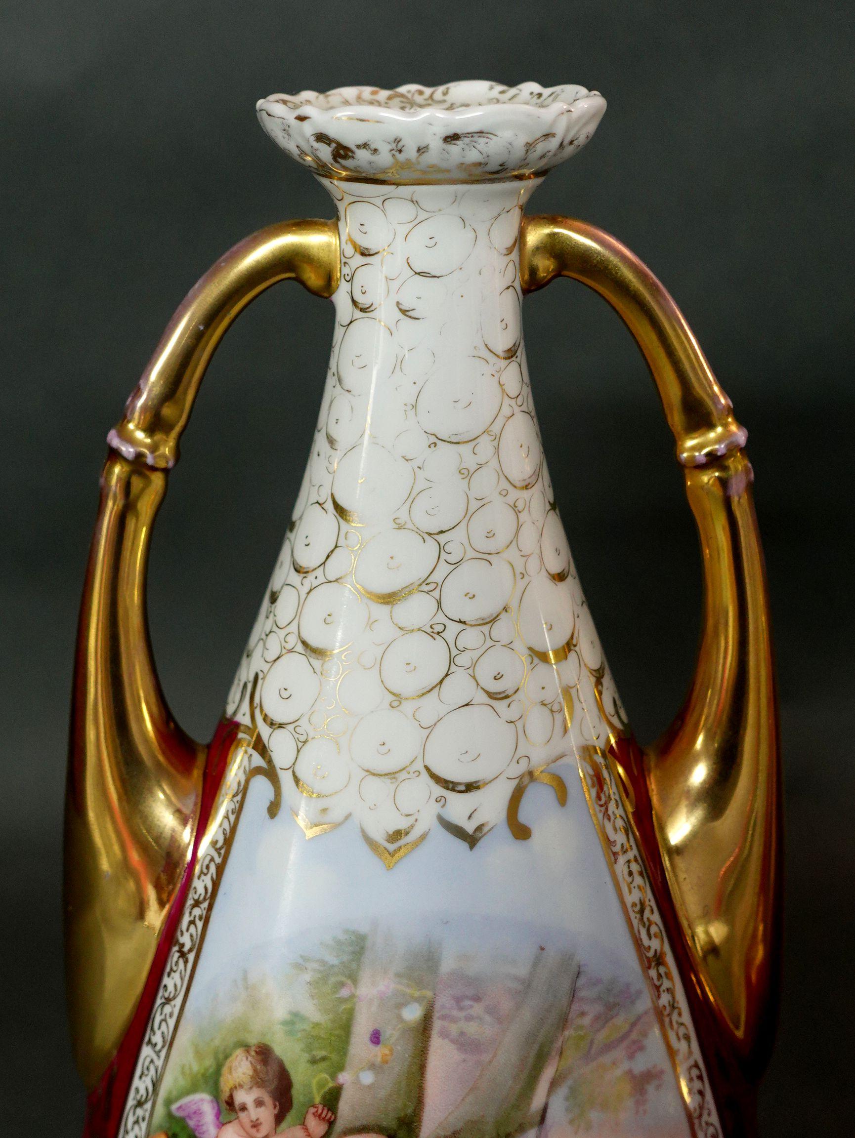 Art nouveau Paire de vases autrichiens victoriens anciens Amorous des années 1890 « Marqués » en vente