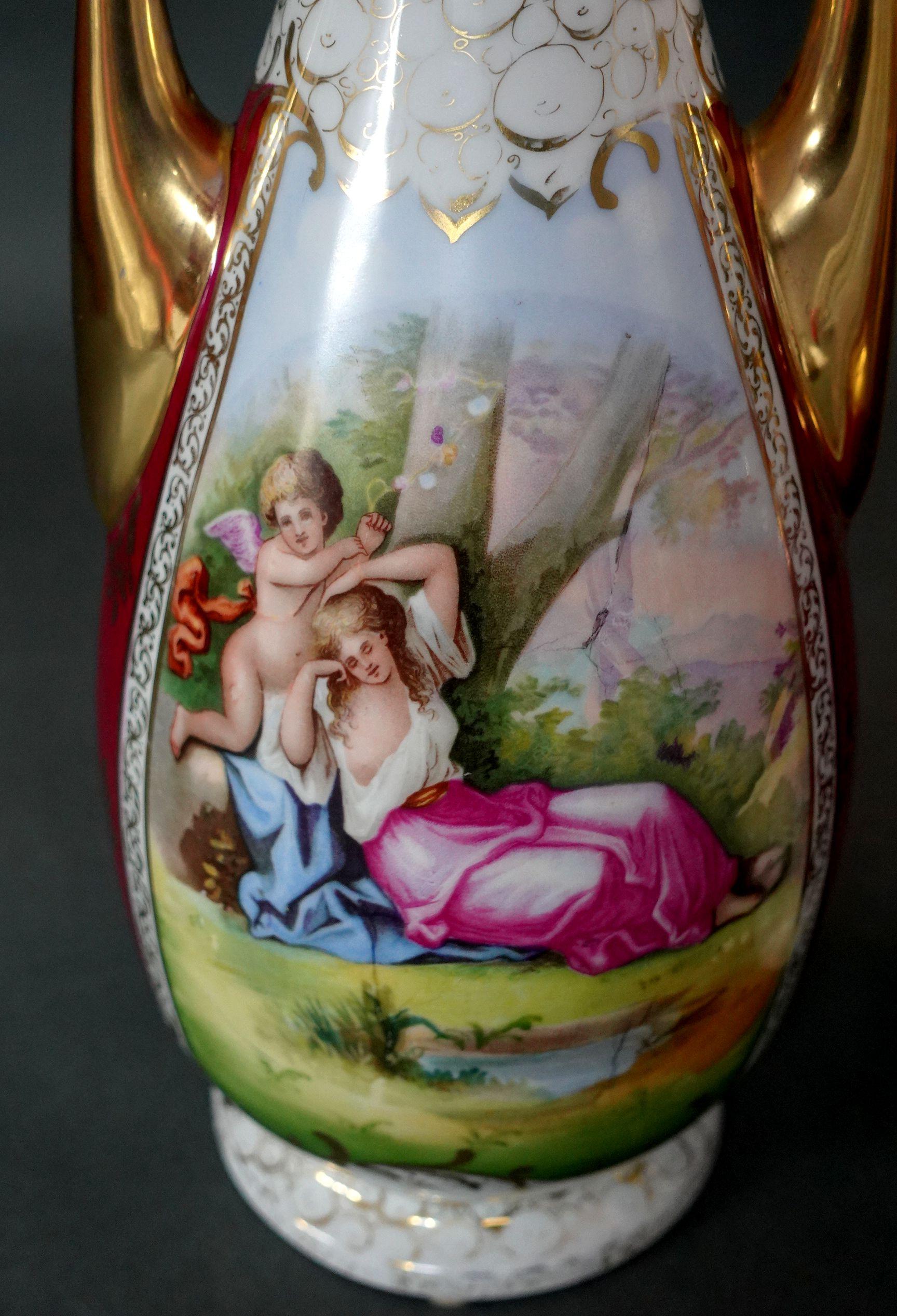 Autrichien Paire de vases autrichiens victoriens anciens Amorous des années 1890 « Marqués » en vente