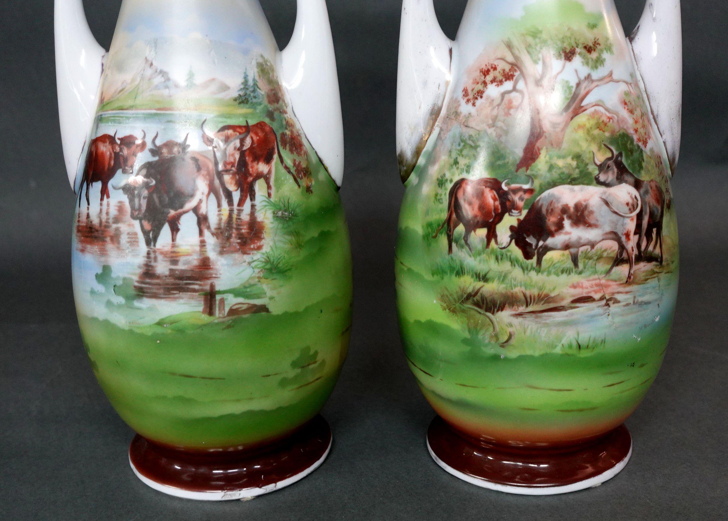 Fait main Paire de vases victoriens autrichiens anciens des années 1890 « marqués » en vente