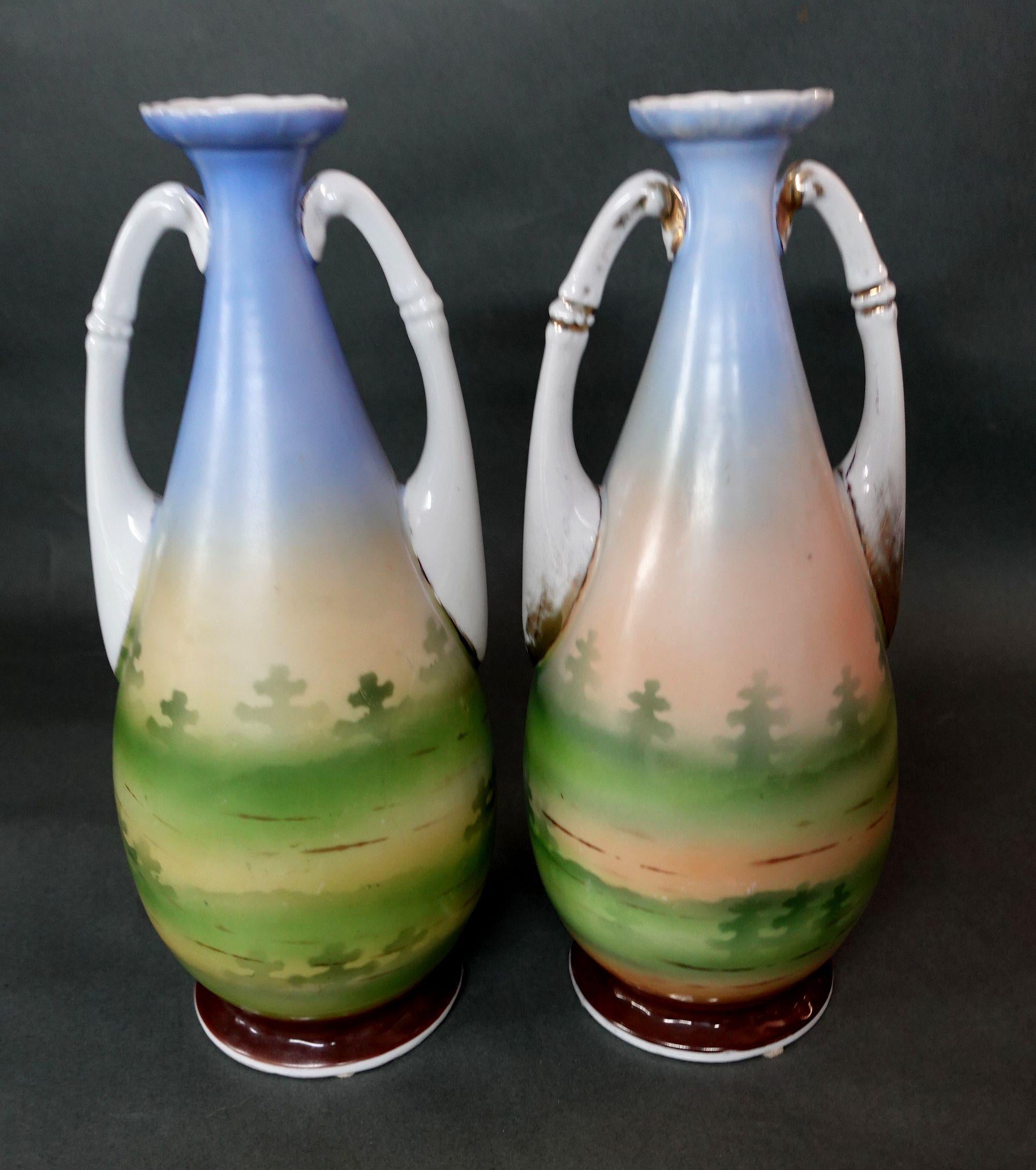 Porcelaine Paire de vases victoriens autrichiens anciens des années 1890 « marqués » en vente