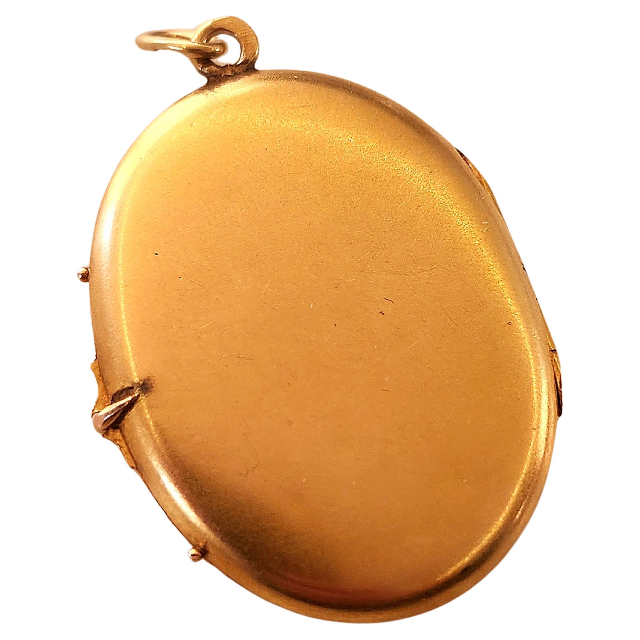 Antique 1890s Russian Gold Locket Pendant For Sale 1