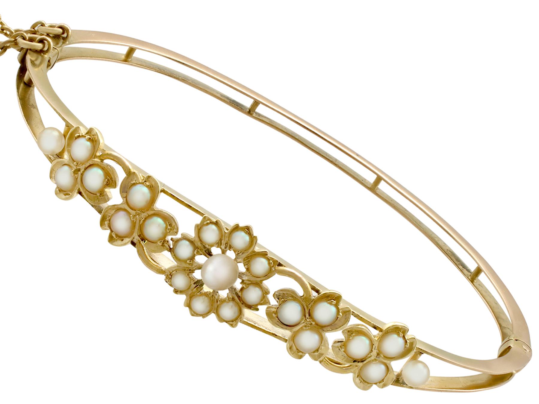 Non taillé Bracelet jonc ancien en or jaune et perles de rocaille des années 1890 en vente