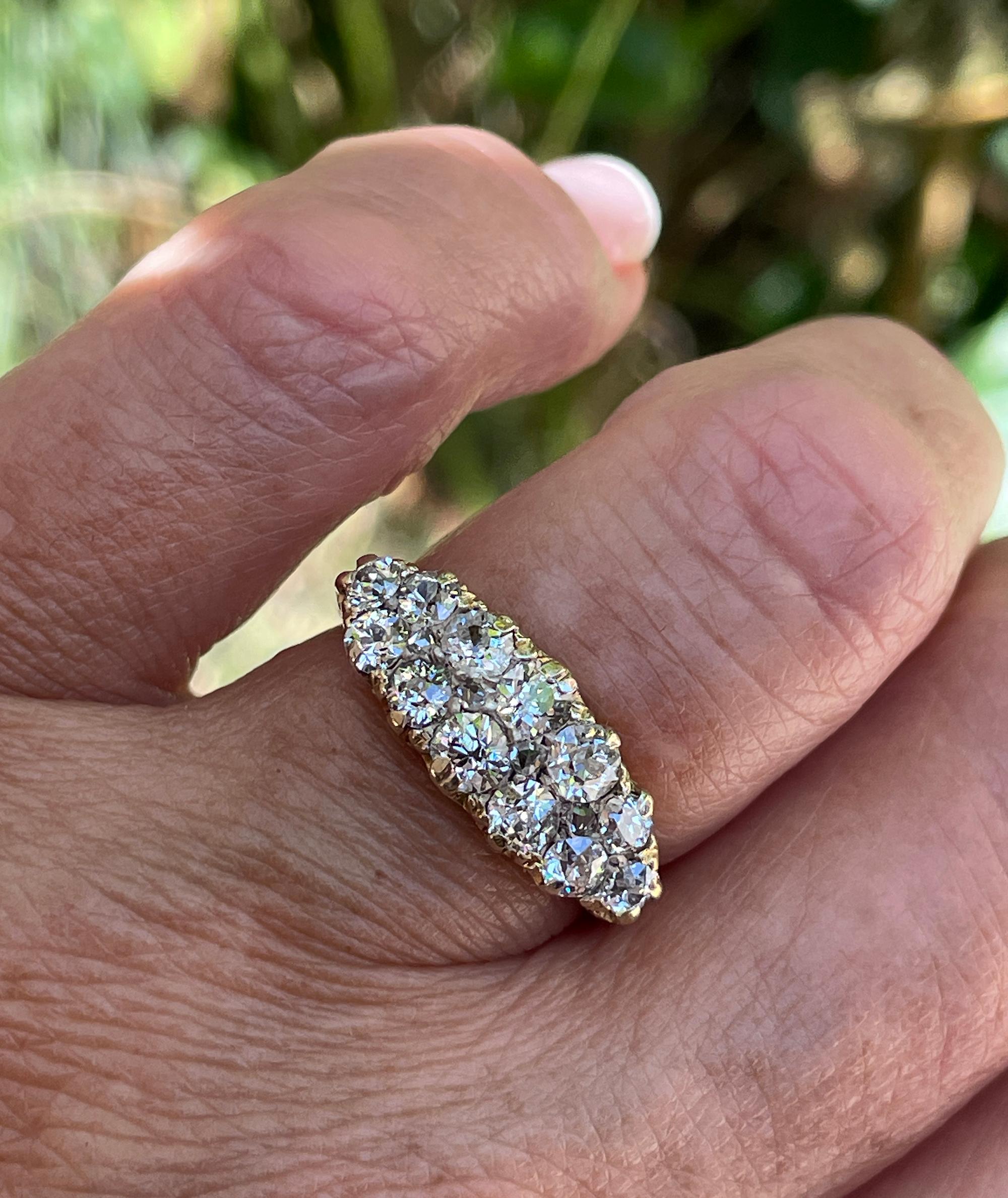 Antiquities 1890 Victorian 2.25ct Old Mine Diamonds 2 Rows 18K Wedding Band Ring en vente 3