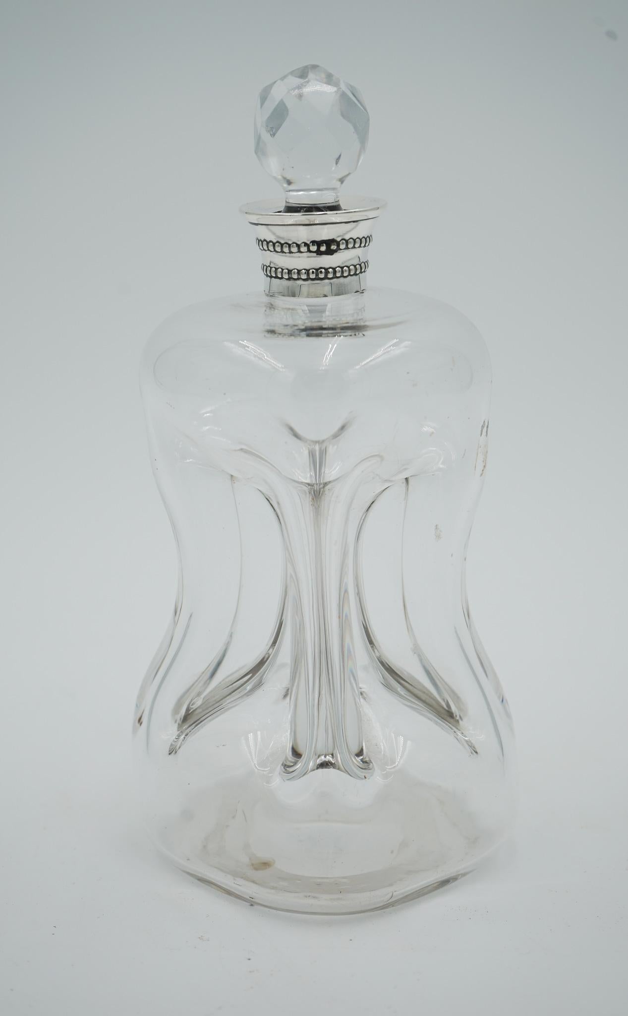 ANTIGUO COLLAR DE PLATA DE LEYENDA DE 1891 WILLIAM HUTTON & SONS LONDRES DECANTERO DE PIÑA Británico en venta