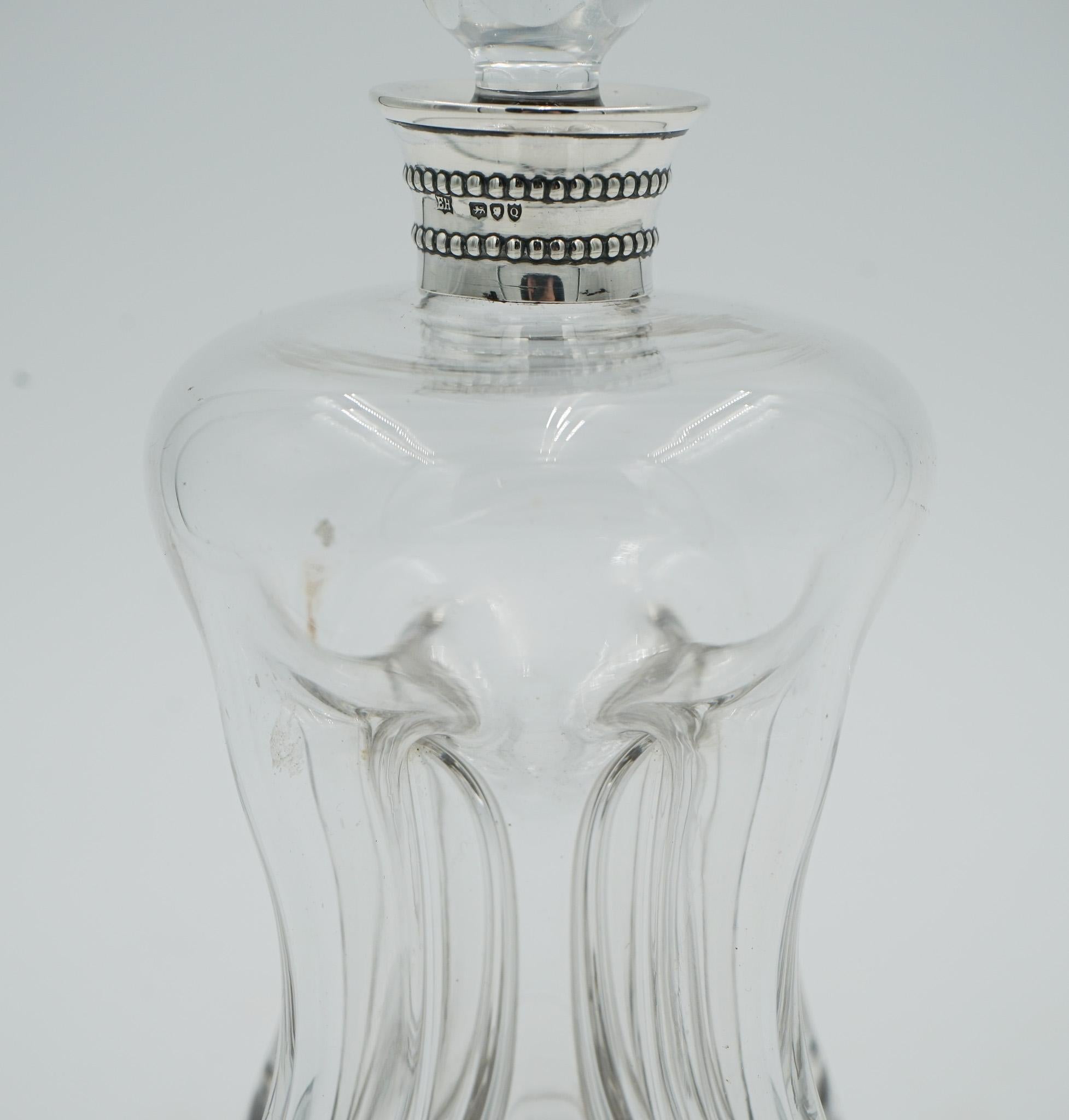 ANTIGUO COLLAR DE PLATA DE LEYENDA DE 1891 WILLIAM HUTTON & SONS LONDRES DECANTERO DE PIÑA en venta 2
