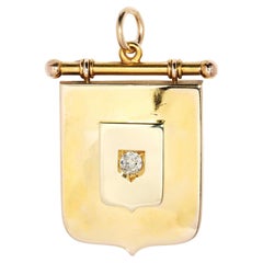 Antico medaglione con scudo in oro giallo 15 carati 1895 Old Mine Cut Diamond