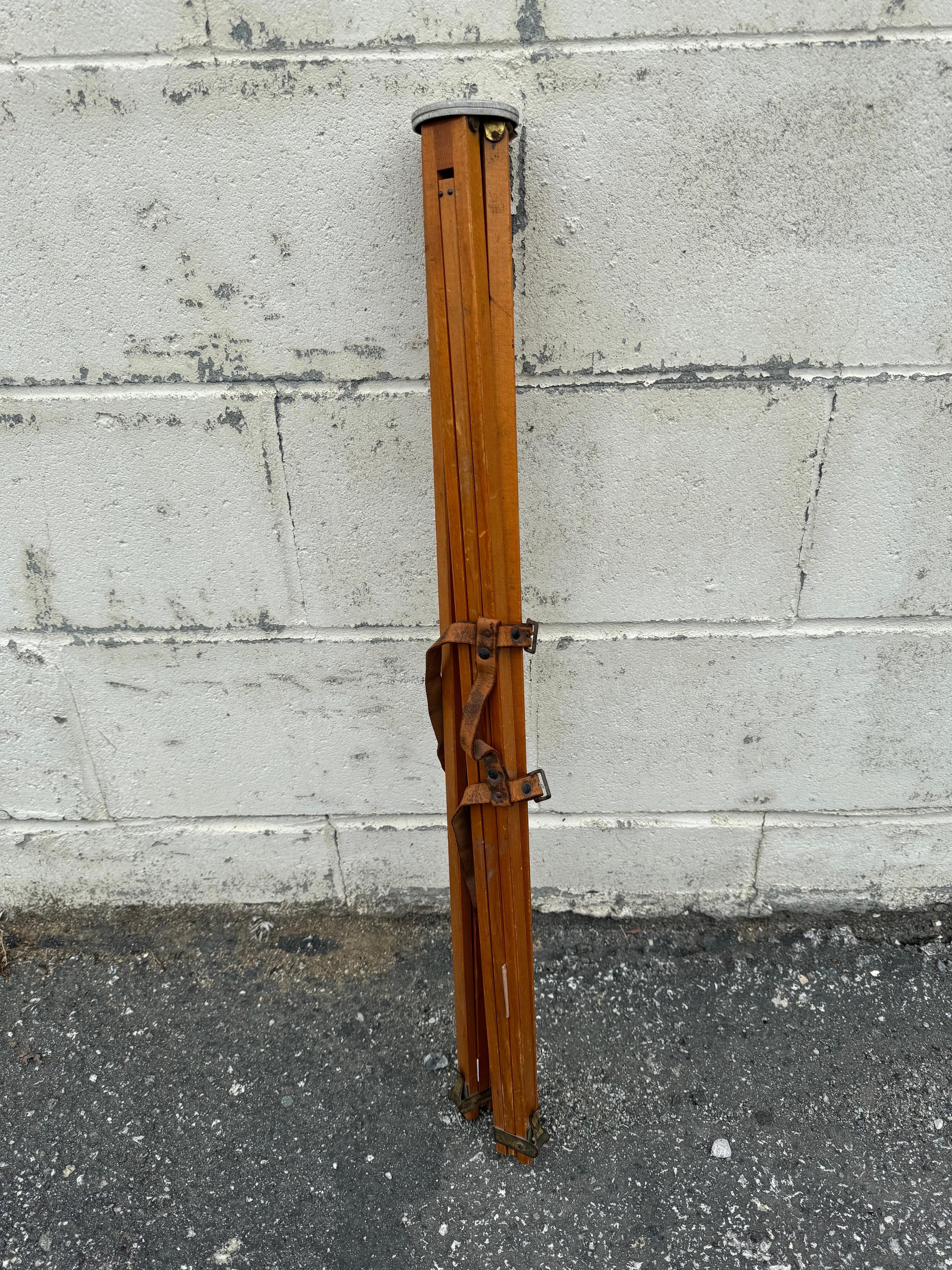 Antique 1897 Wooden Eastman Kodak Bulls Eye Camera Tripod In Good Condition In San Carlos, CA