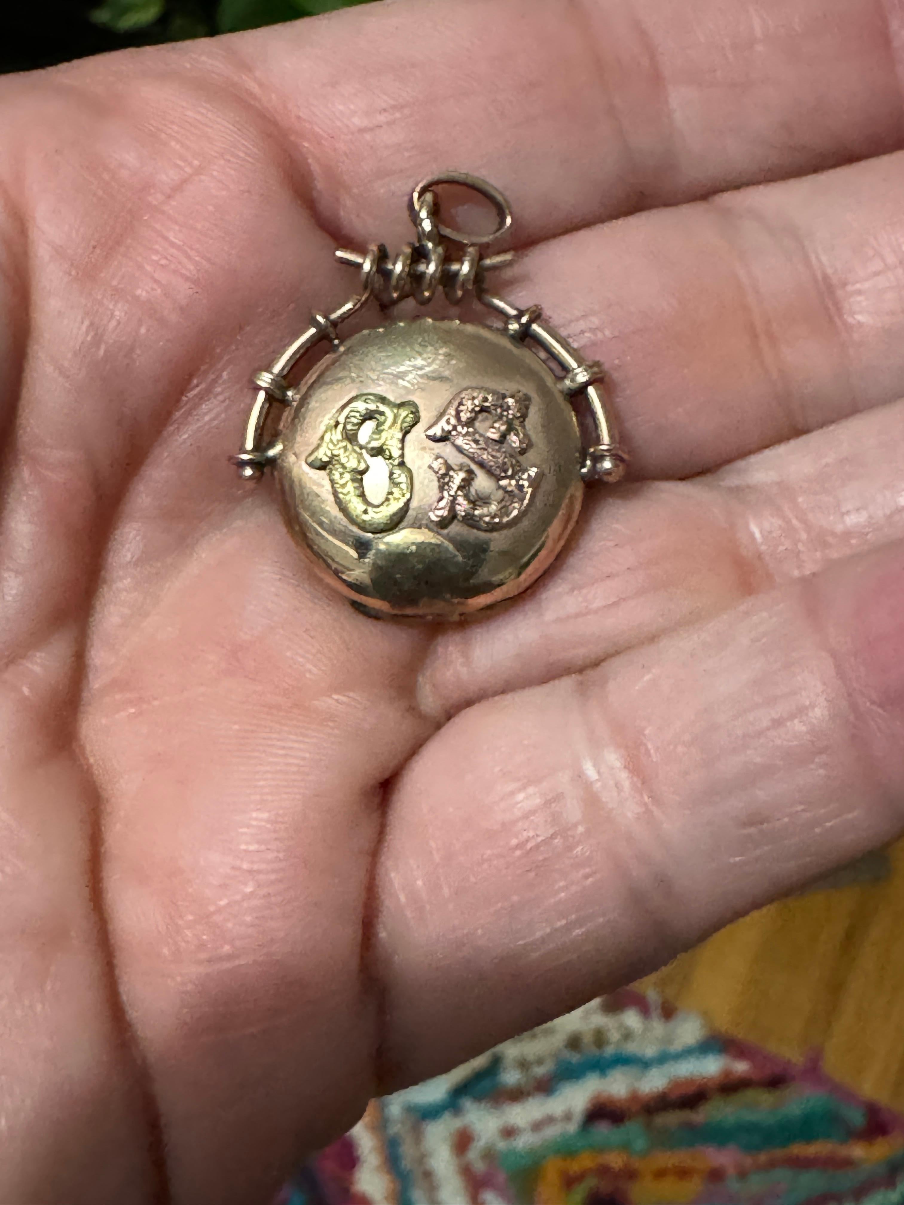 Antikes antikes 1898 Medaillon Dreifarbiges Gold viktorianisches Parfüm im Angebot 4