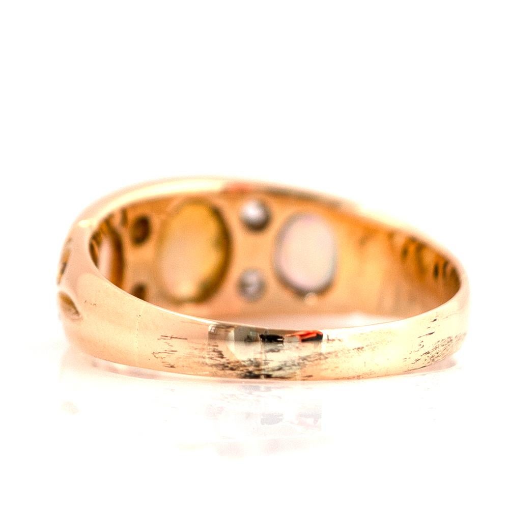 Antiker 1899 Opal-Diamant-Ring aus 18 Karat Gold im Zustand „Relativ gut“ in London, GB