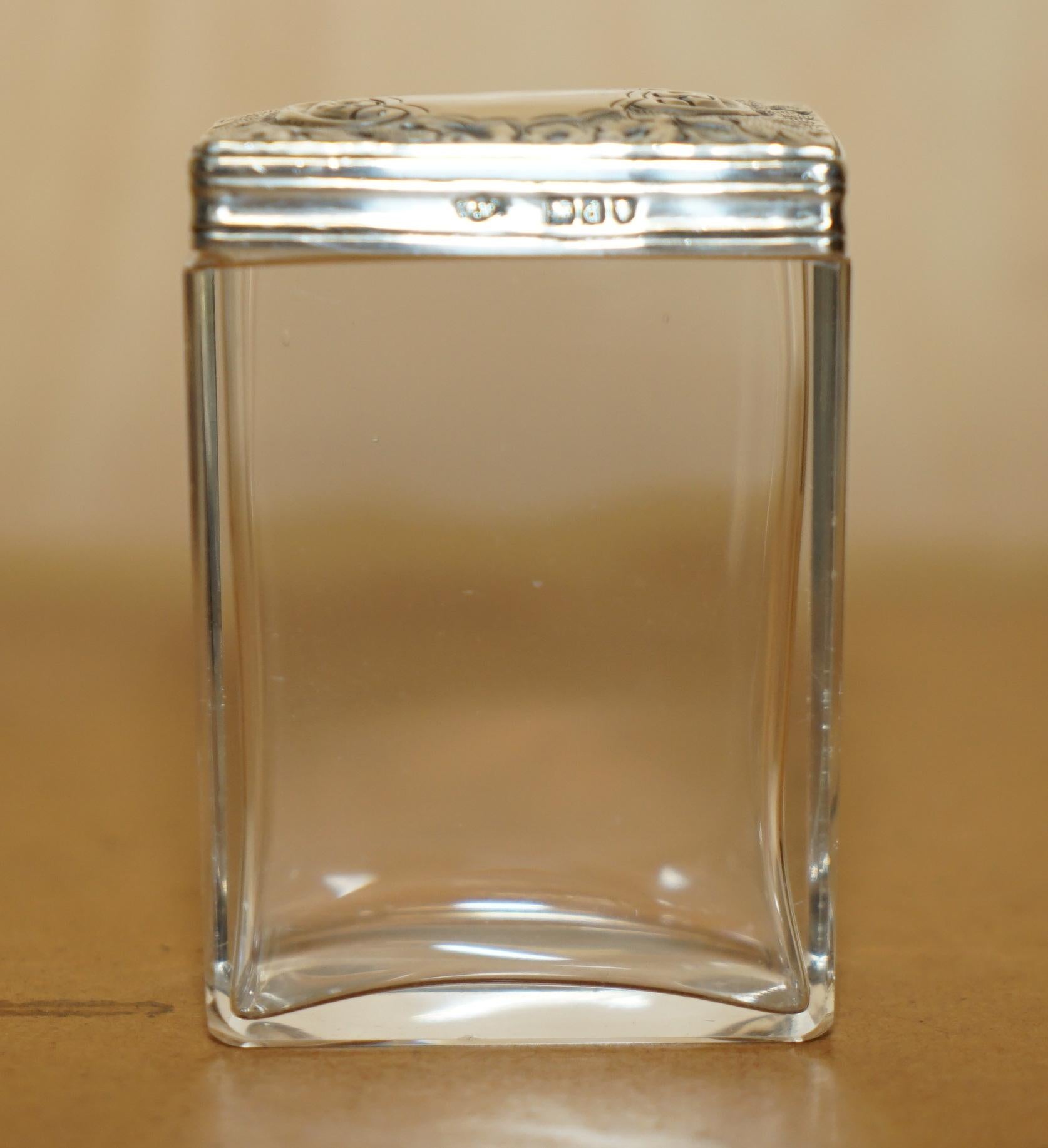 Inglese ANTICO VASO DA TRIONFO IN ARGENTO STERLINGO E VETRO FREDERICK WICK & SONS del 1899 in vendita