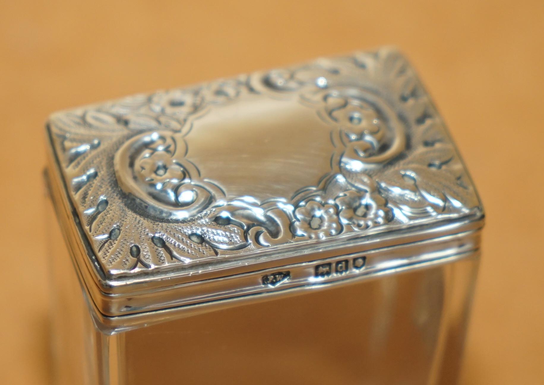 Fine XIX secolo ANTICO VASO DA TRIONFO IN ARGENTO STERLINGO E VETRO FREDERICK WICK & SONS del 1899 in vendita