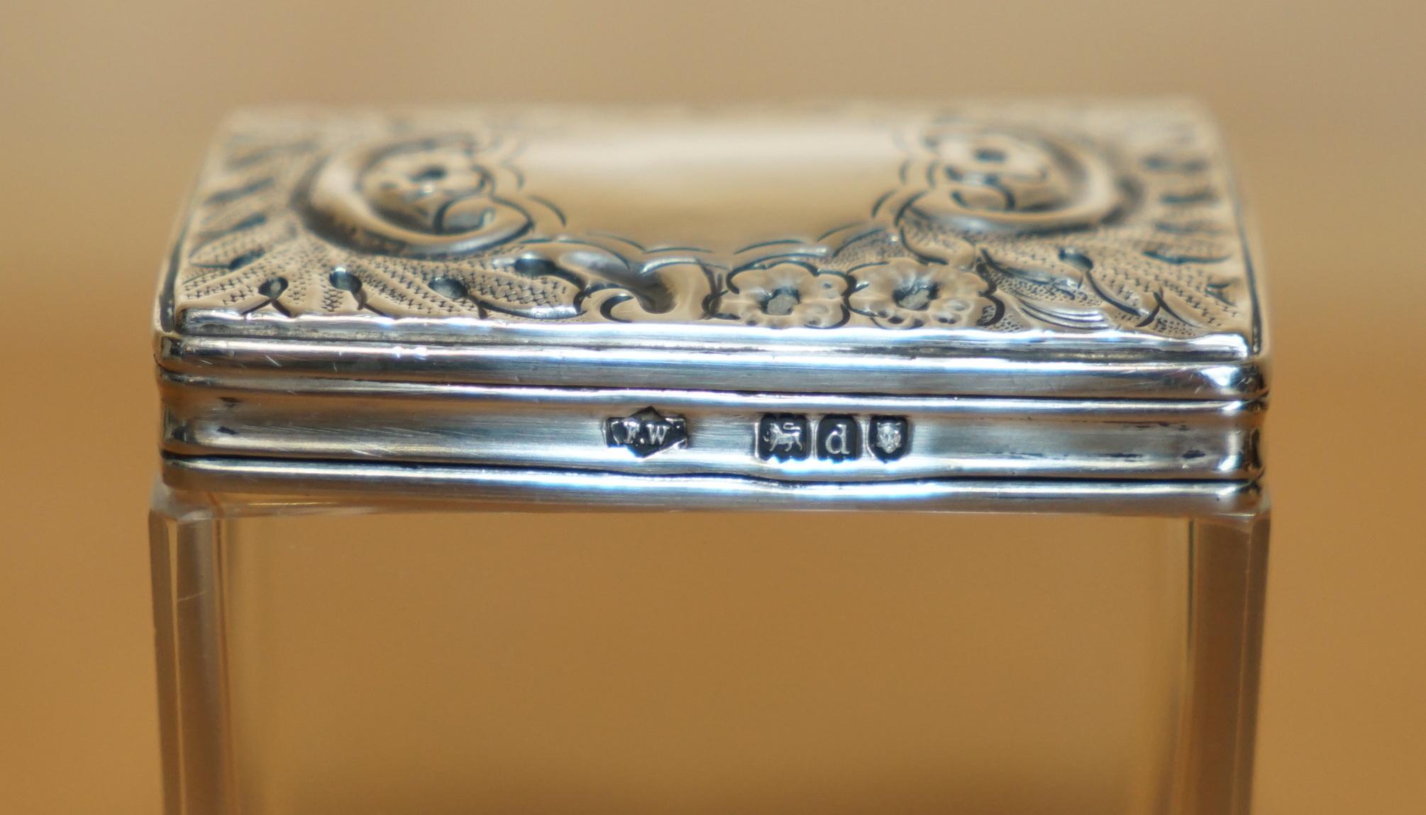 Argento 925 ANTICO VASO DA TRIONFO IN ARGENTO STERLINGO E VETRO FREDERICK WICK & SONS del 1899 in vendita
