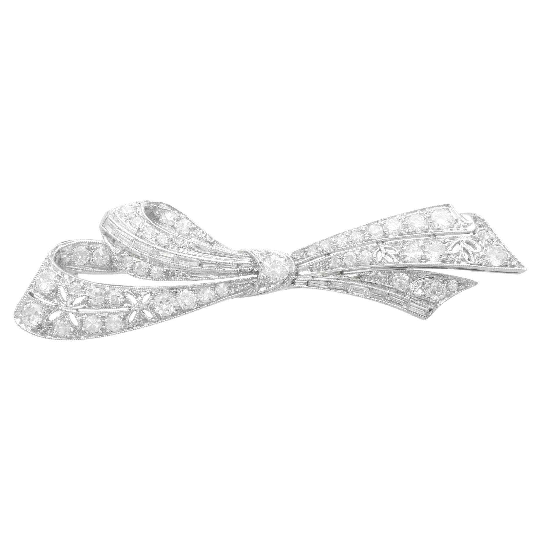 Antike 1,89 Karat Diamant und Platin Schleife Brosche Circa 1930