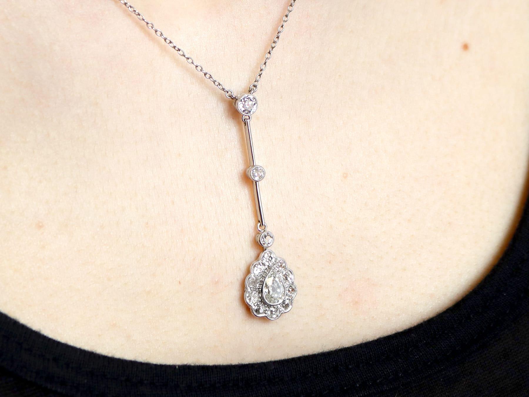 Pendentif ancien en platine et diamants de 1,89 carat, c. 1910 en vente 3