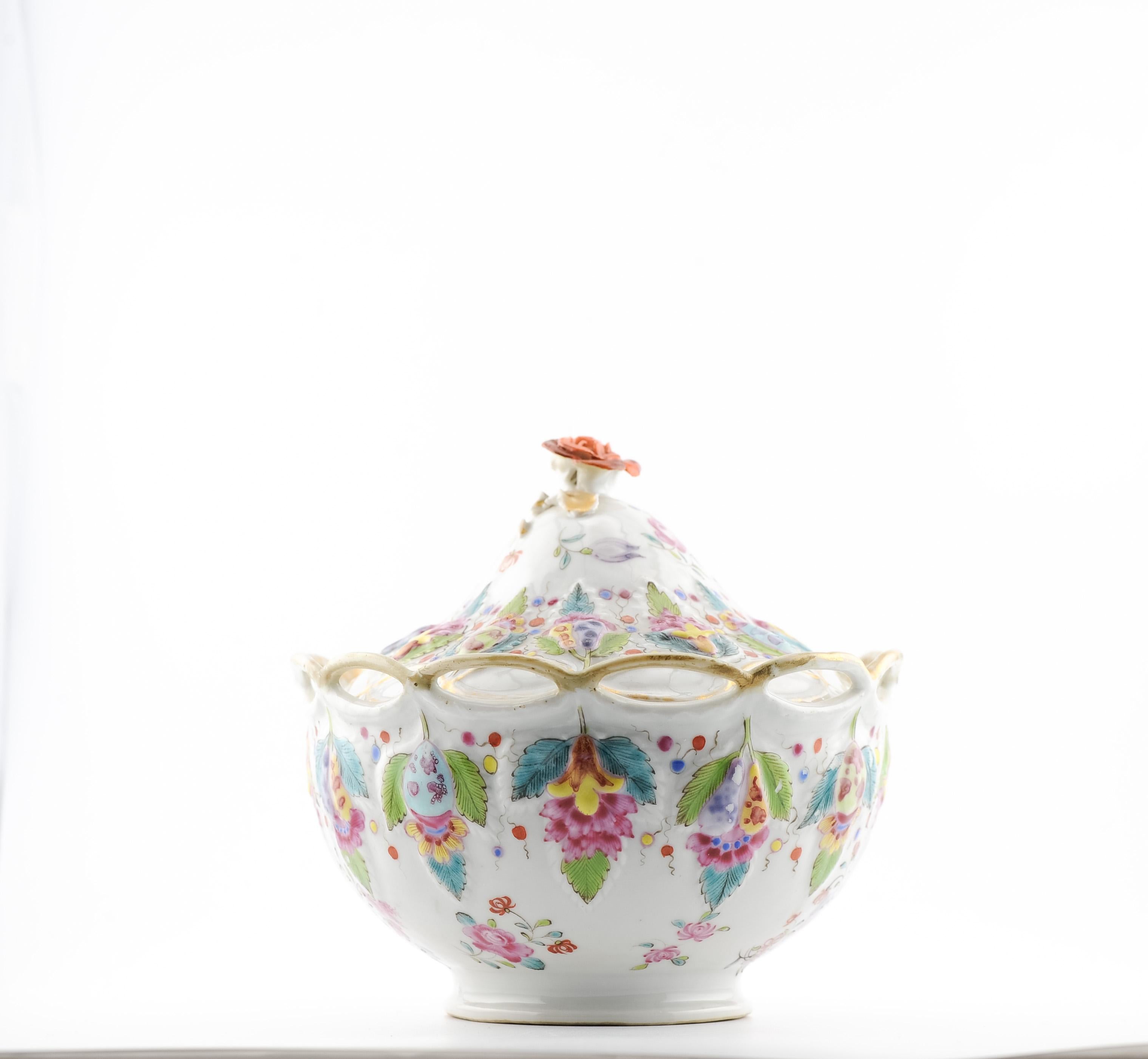 Antike chinesische FAMILLE ROSE 'FRUIT-AND-FESTOON MOLDED' OVAL TUREEN China, 18C im Angebot 4
